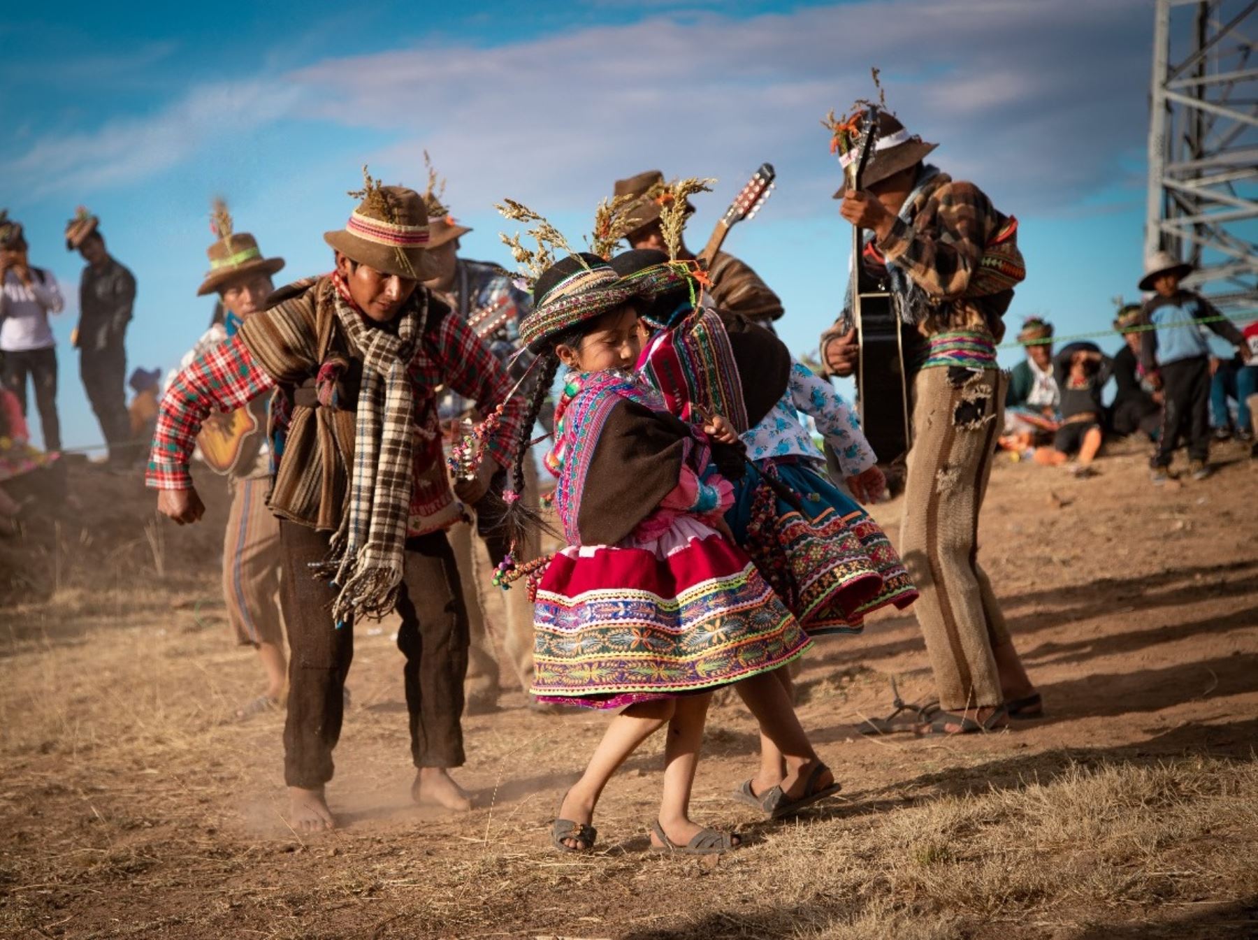 La expresión cultural Chimaycha con Chinlili, que se escenifica en tres provincias de Ayacucho, fue declarada Patrimonio Cultural de la Nación por el Ministerio de Cultura.