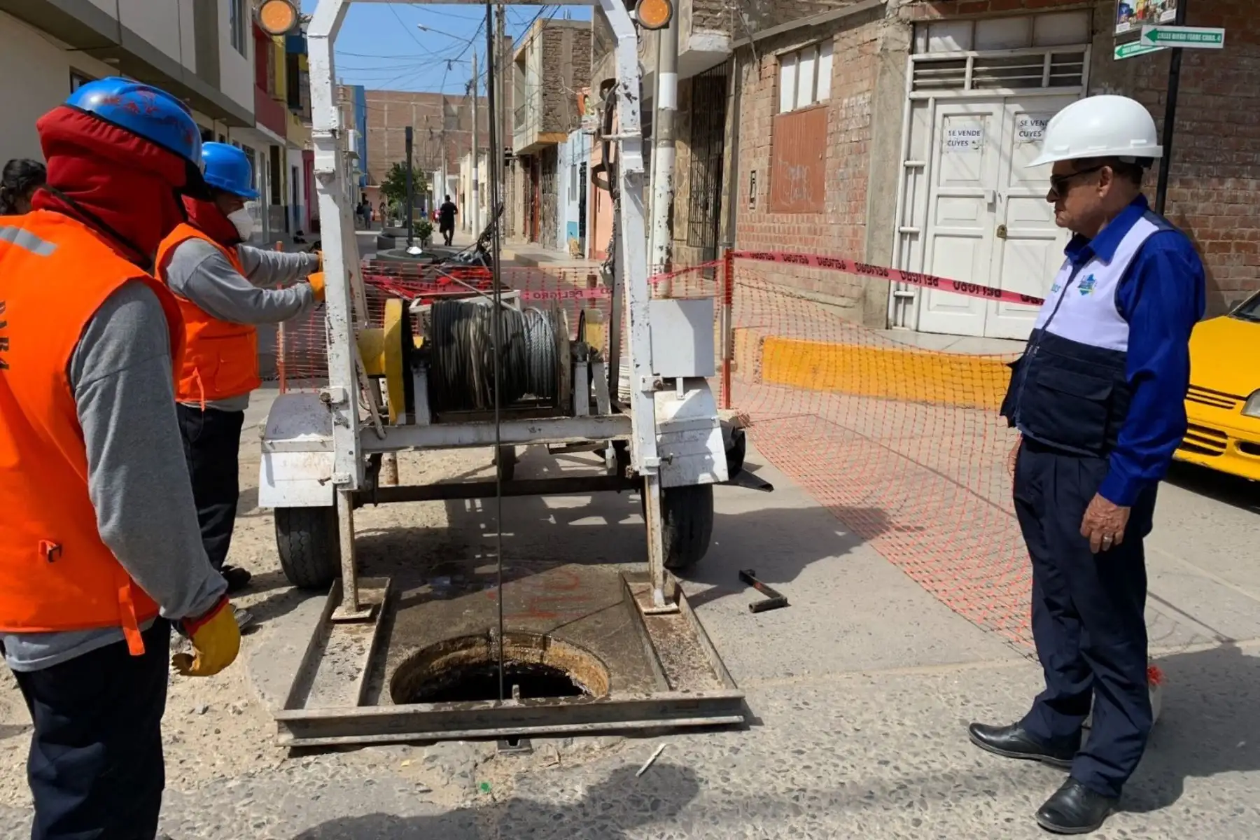 Cuadrillas del Otass realizan trabajos de descolmatación en la red de alcantarillado de Monsefú, en Lambayeque. Foto: OTASS/Difusión