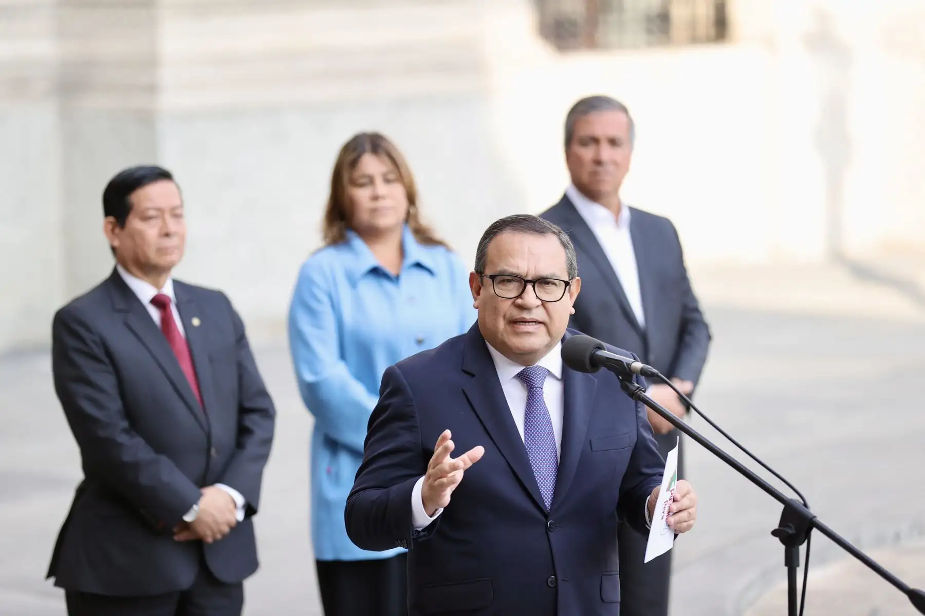 El Presidente del Consejo de Ministros, Alberto Otárola, acompañado de ministros de Estado, brindó una conferencia de prensa luego de la sesión del Consejo de Ministros para informar a la ciudadanía sobre las últimas decisiones adoptadas en sesión del Consejo de Ministros.
Foto: ANDINA/ PCM