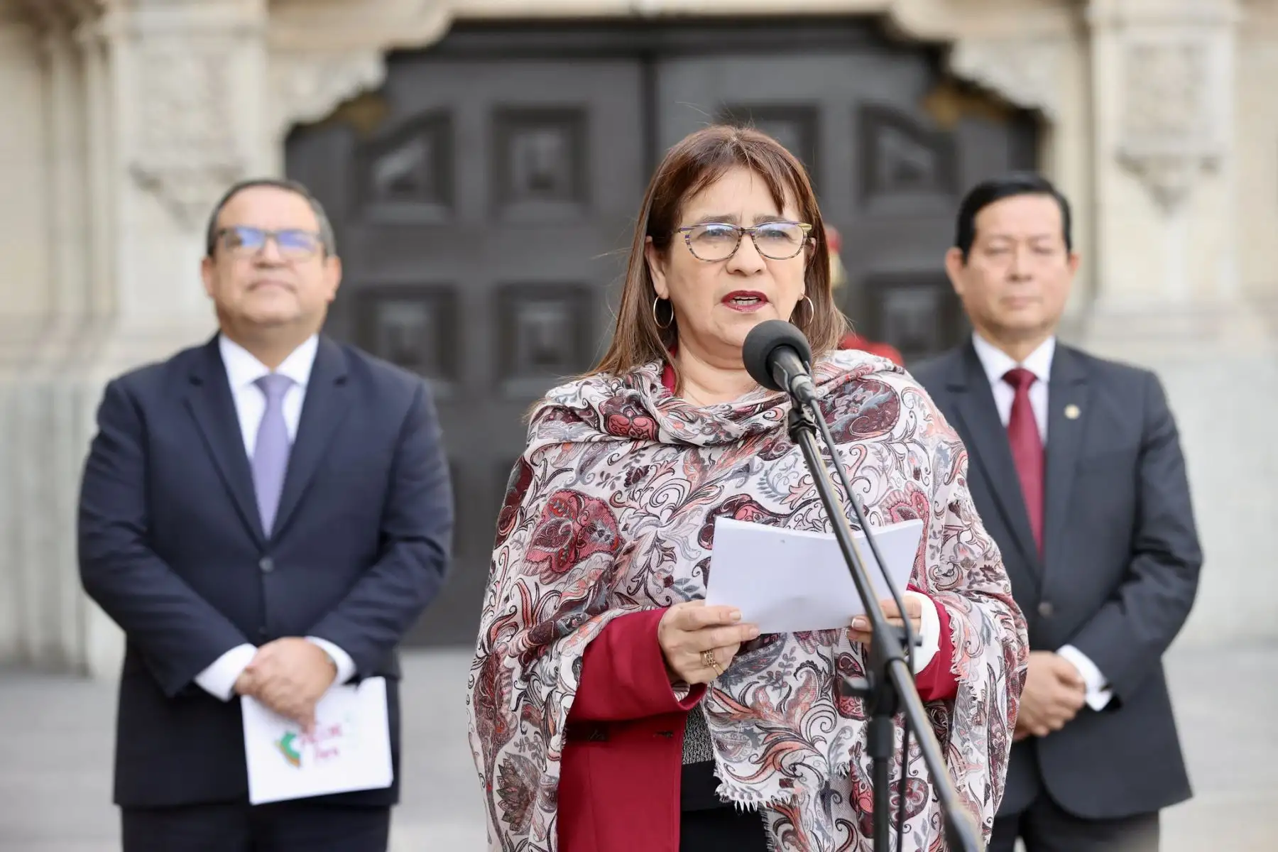 Ministra de Educación, Miriam Ponce, participó de la conferencia de prensa brindada luego de la sesión de Consejo de Ministros para informar a la ciudadanía sobre las últimas decisiones adoptadas en sesión del Consejo de Ministros.
Foto: ANDINA/ PCM