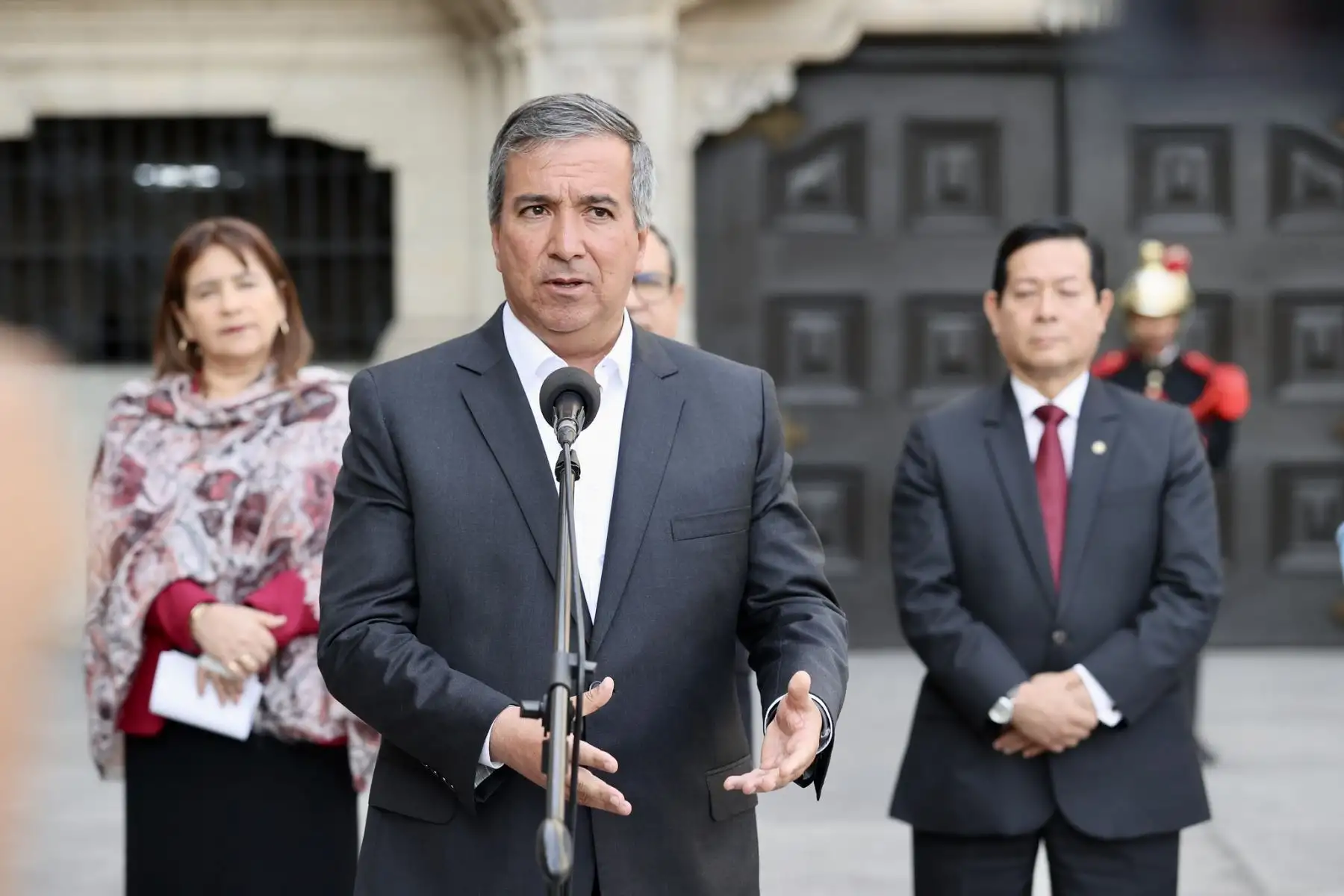 Ministro de Transportes y Comunicaciones, Raúl Pérez Reyes, participó de la conferencia de prensa brindada luego de la sesión de Consejo de Ministros para informar a la ciudadanía sobre las últimas decisiones adoptadas en sesión del Consejo de Ministros.
Foto: ANDINA/ PCM