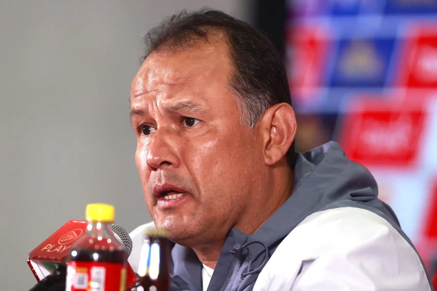 El técnico de la blanquirroja dio una conferencia de prensa en las instalaciones de la Videna previo al partido contra Venezuela, pues como manda FIFA, las selecciones deben pronunciarse un día antes del partido por la fecha 6 de las Eliminatorias al mundial de 2026.
Foto: ANDINA/Vidal Tarqui 
4