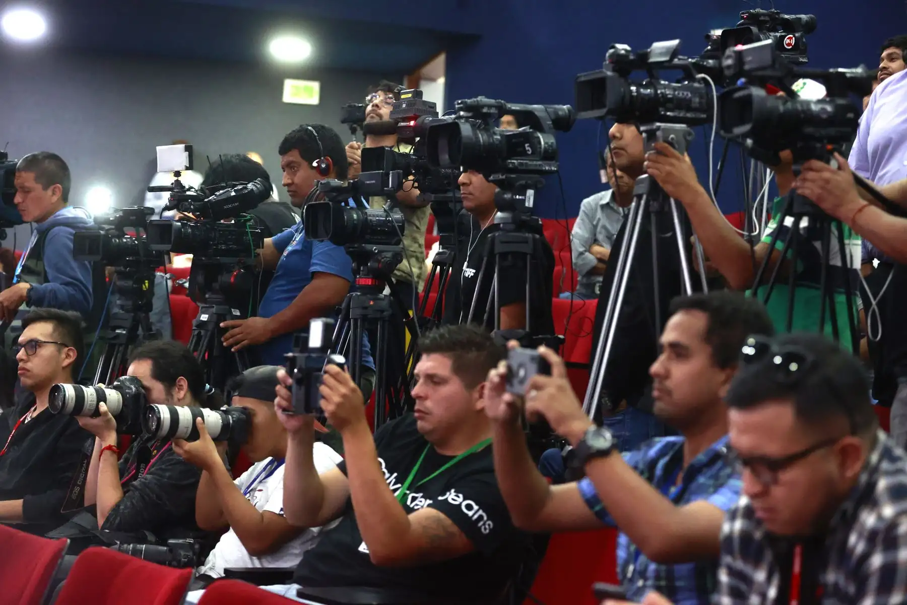 El técnico de la blanquirroja dio una conferencia de prensa en las instalaciones de la Videna previo al partido contra Venezuela, pues como manda FIFA, las selecciones deben pronunciarse un día antes del partido por la fecha 6 de las Eliminatorias al mundial de 2026.
Foto: ANDINA/Vidal Tarqui