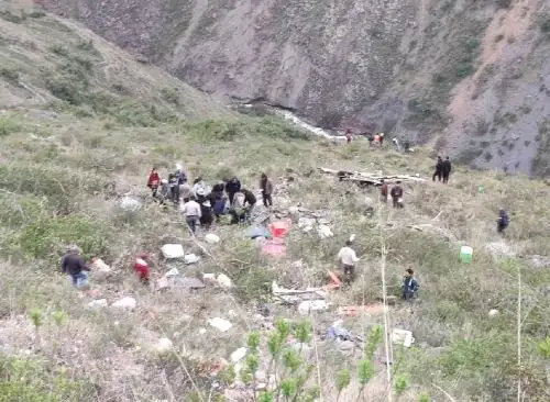 El COER Áncash confirmó que aumentó a 20 el número de víctimas mortales por accidente en Corongo ocurrido ayer y que fue protagonizado por un bus interprovincial de la empresa La Perla de Altomayo. ANDINA/Difusión