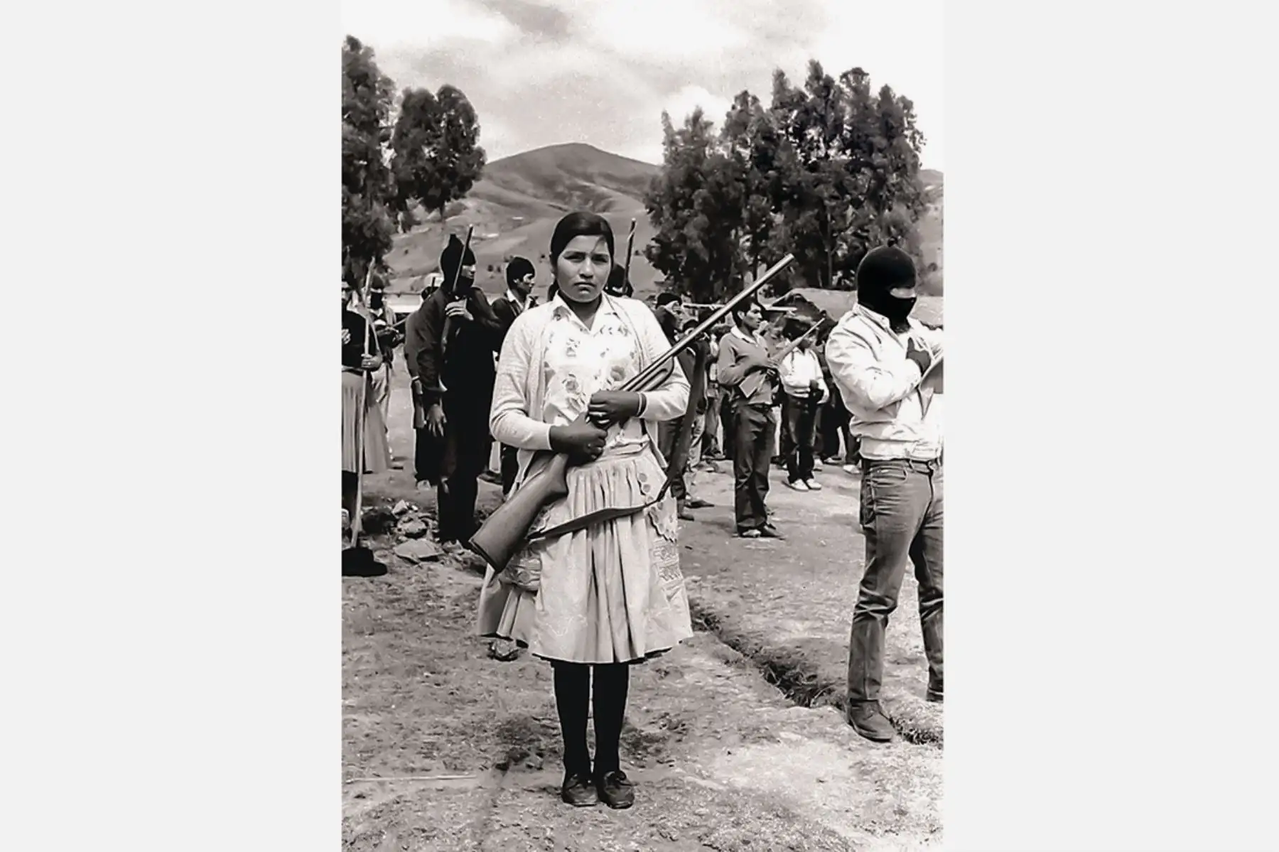En la sala Mamá Angélica del Lugar de la Memoria, la Tolerancia y la Inclusión Social (LUM), Hugo Ned se reconoce detrás del disparador, en la treintena de fotografías que integran Una mirada a lo cotidiano.  Foto: Hugo Ned Alarcón