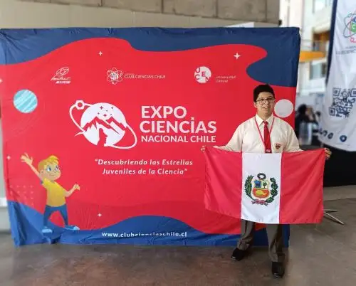 Javier Solís Correa es un estudiante moqueguano que obtuvo el primer lugar en un concurso de ciencias y tecnología desarrollado en Chile. ANDINA/Difusión