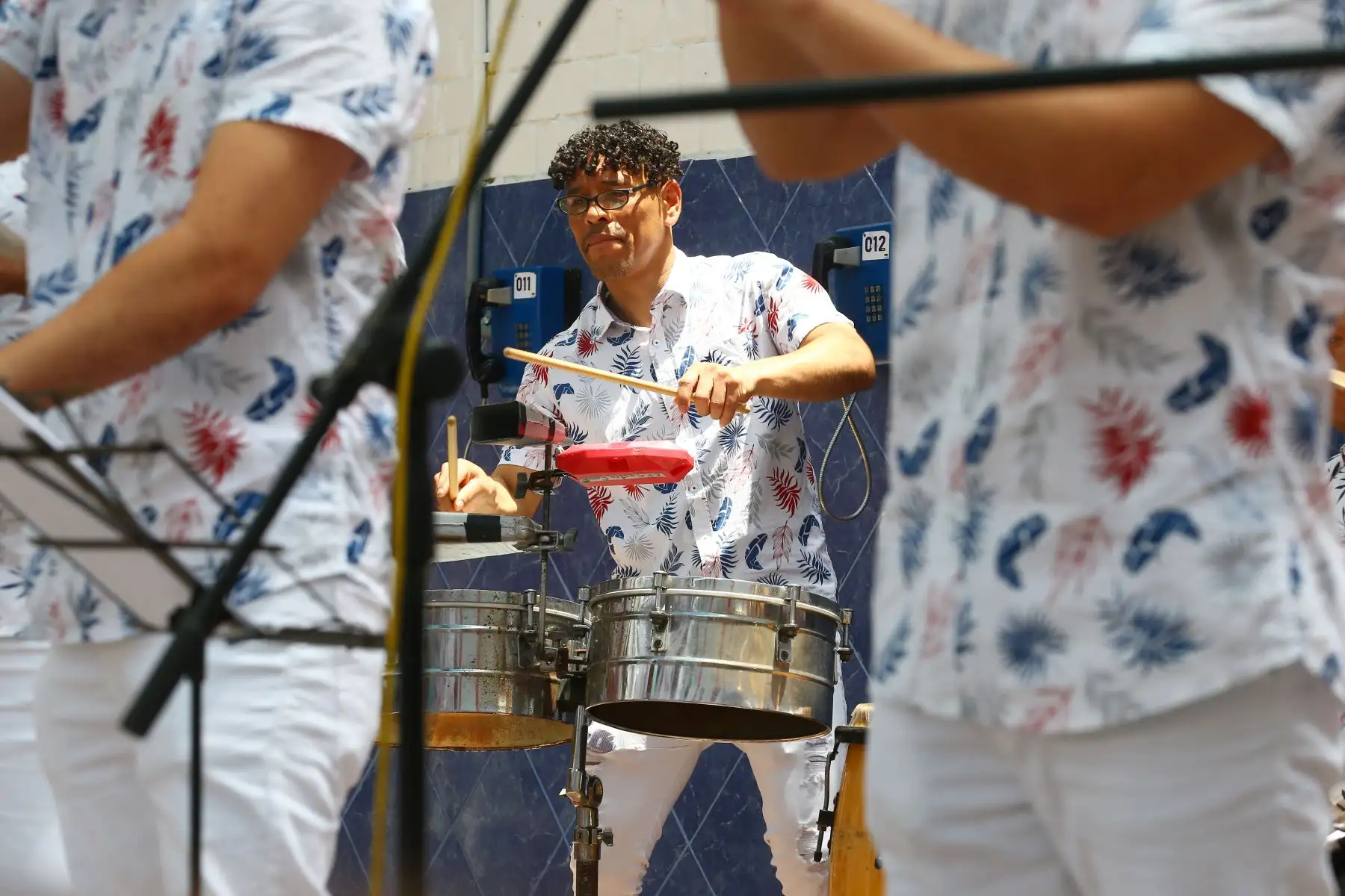 Con gran derroche de talento y despliegue artístico, internos del penal Castro Castro integrantes del  “Son de Castro” presentan su mejor repertorio musical previo a la celebración por el Día del Músico.
Foto: ANDINA/Eddy Ramos