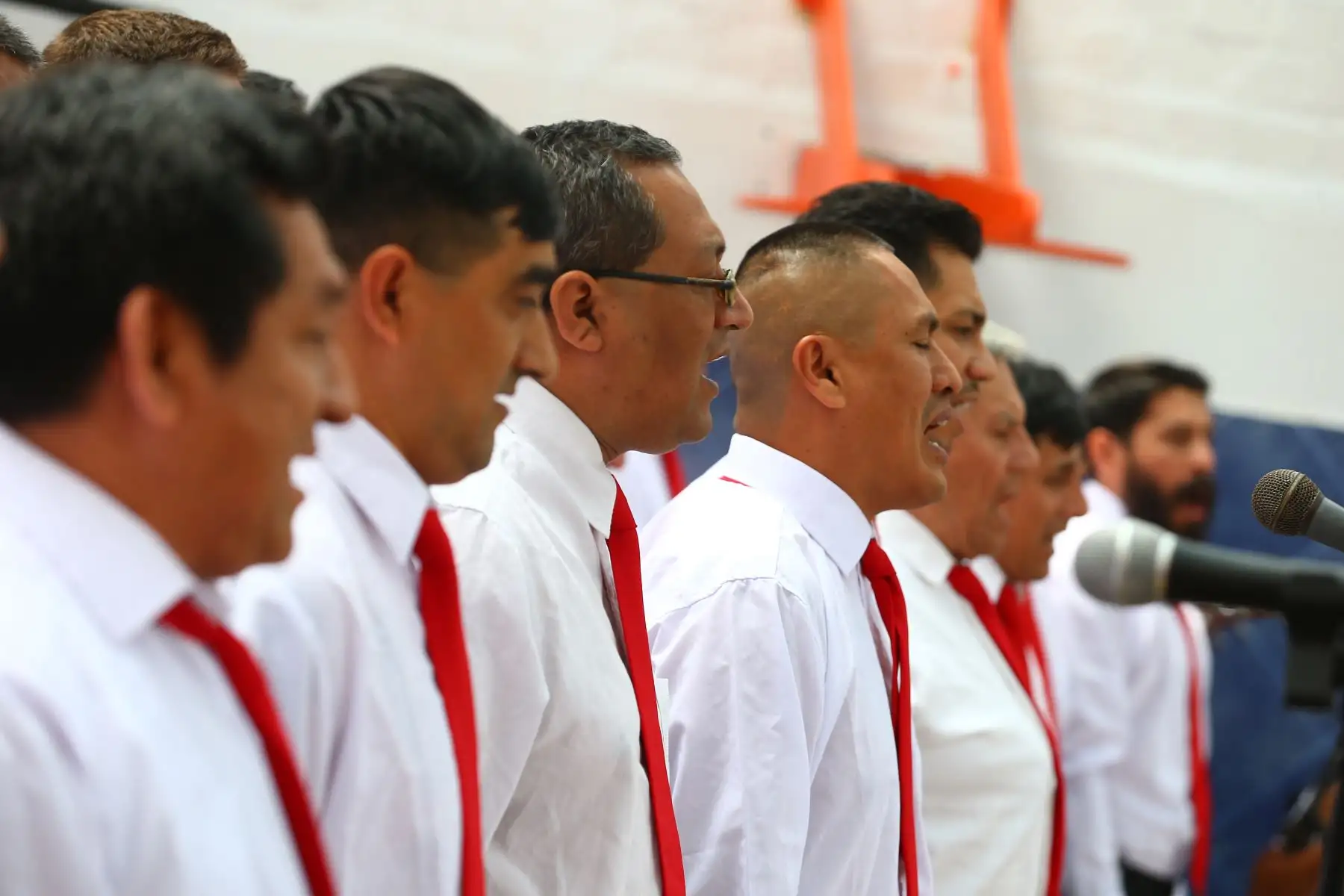 Con gran derroche de talento y despliegue artístico, internos del penal Castro Castro integrantes del Coro Polifónico,  presentan su mejor repertorio musical previo a la celebración por el Día del Músico.
Foto: ANDINA/ Eddy Ramos