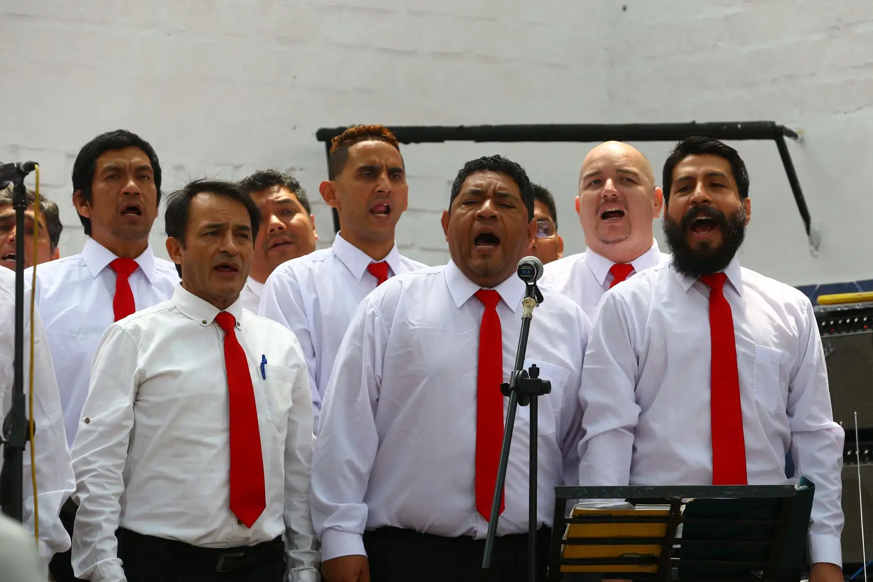 Con gran derroche de talento y despliegue artístico, internos del penal Castro Castro integrantes del Coro Polifónico,  presentan su mejor repertorio musical previo a la celebración por el Día del Músico.
Foto: ANDINA/ Eddy Ramos