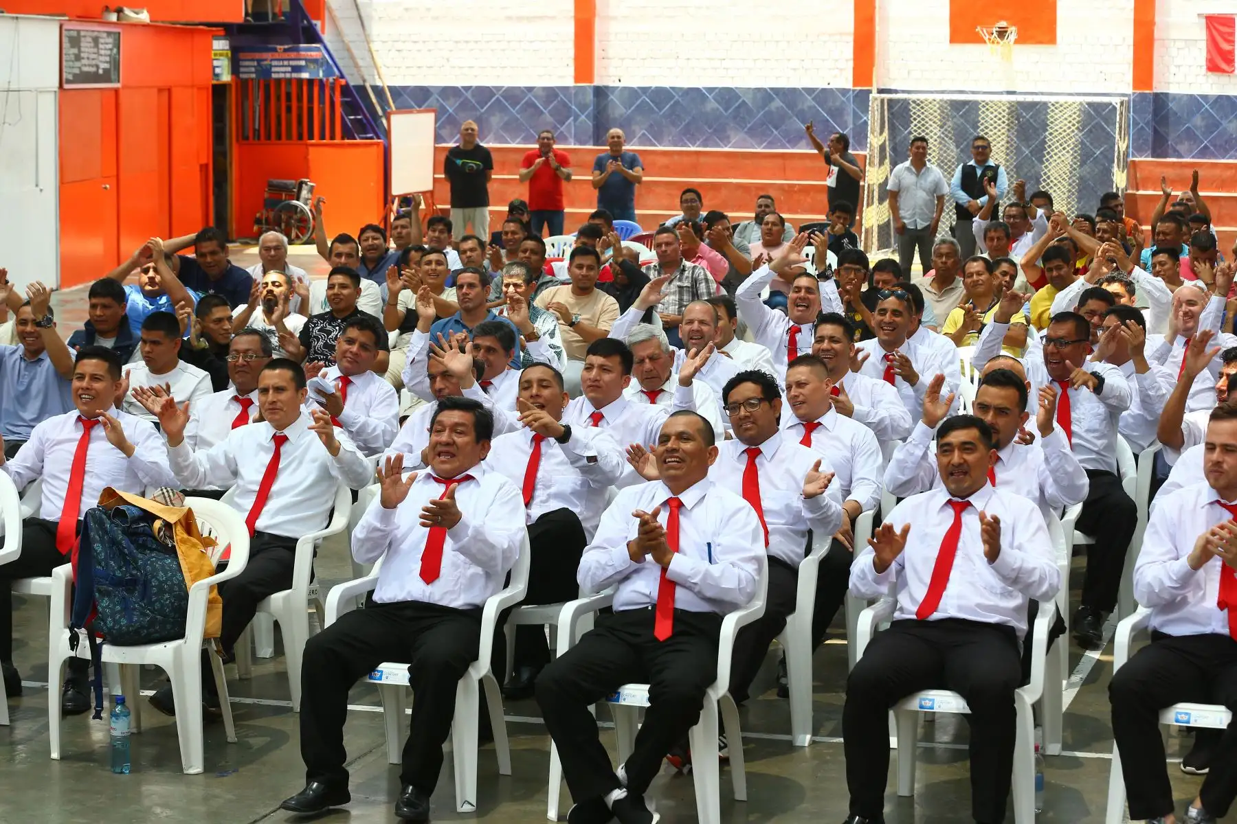 El Instituto Nacional Penitenciario, a través de la Dirección de Tratamiento Penitenciario promueve las actividades artísticas y culturales como herramienta educativa complementaria en el tratamiento penitenciario para coadyuvar al proceso de resocialización a través de la formación musical académica.
Foto: ANDINA/ Eddy Ramos