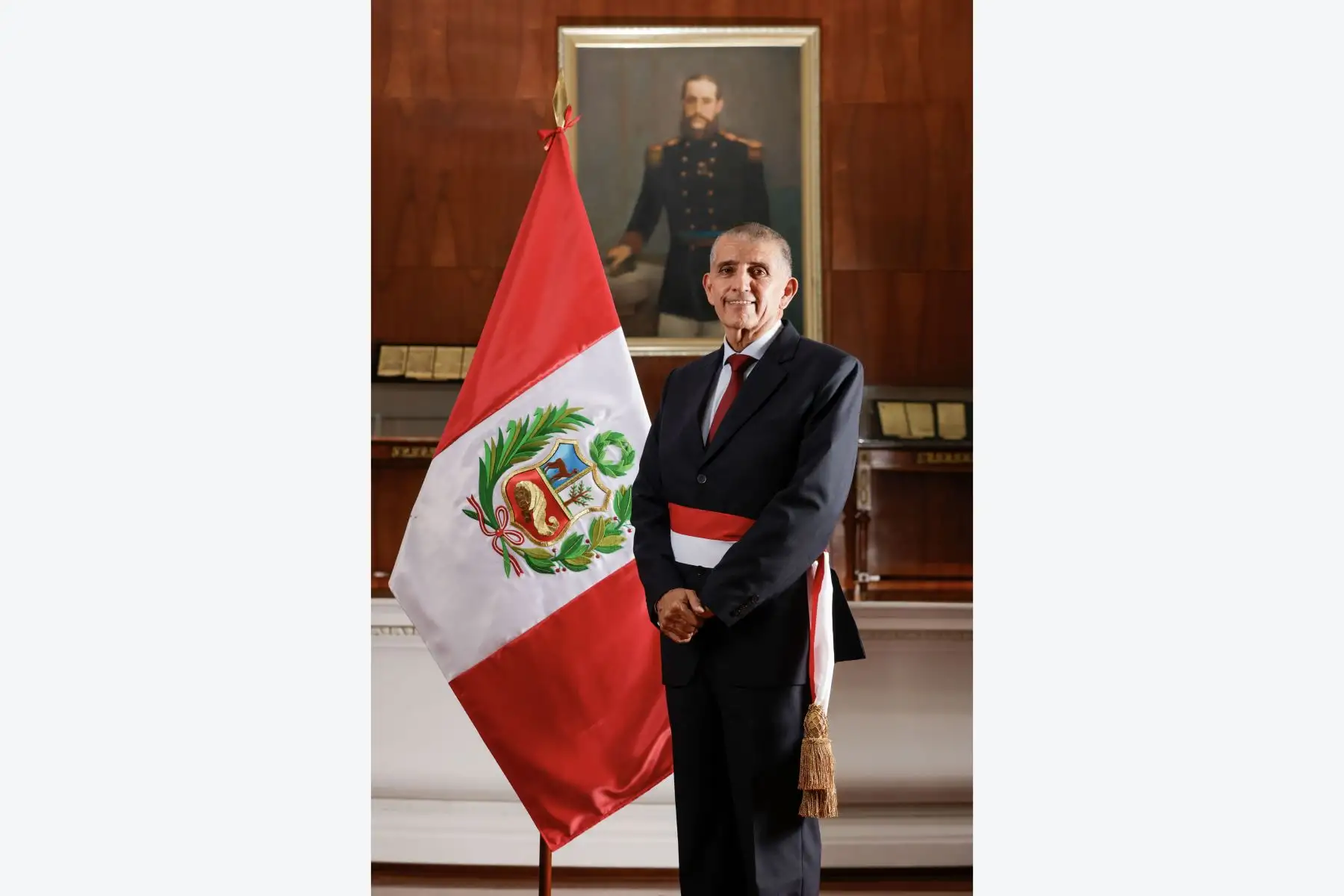 La presidenta de la república, Dina Boluarte, tomó juramento al general (r) de la Policía Nacional del Perú, Víctor Manuel Torres Falcón, como nuevo ministro del Interior, en ceremonia realizada en Palacio de Gobierno.
Foto:ANDINA/Presidencia Perú