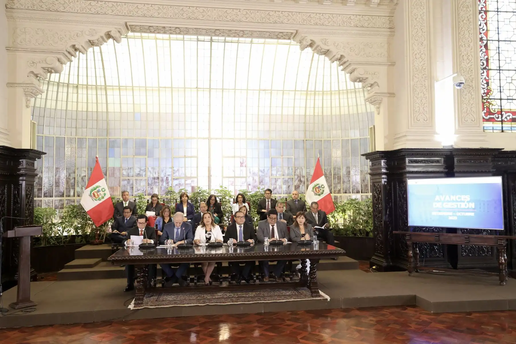 Desde Palacio de Gobierno, la presidenta de la República, Dina Boluarte, realizó el quinto balance de gestión de su Gobierno, junto a los miembros del Consejo de Ministros. Foto: ANDINA/PCM