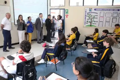 Ministra Miriam Ponce supervisó inicio de evaluación a 300 mil estudiantes de primaria y secundaria. Foto: ANDINA/Difusión.