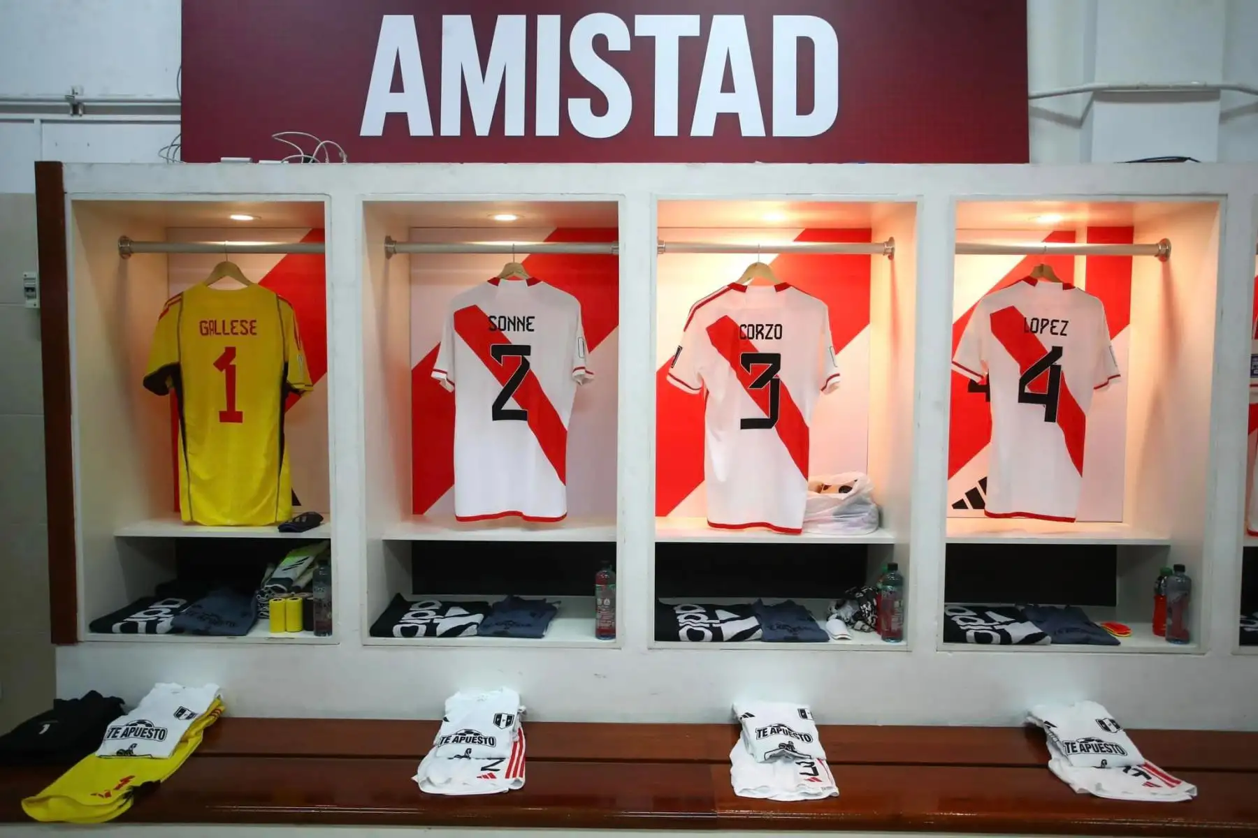 El camerino del Estadio Nacional  espera por la Selección Peruana que esta noche recibirá a la escuadra Vinotinto en un encuentro  decisivo por la fecha 6  del proceso clasificatorio para el Mundial 2026.
Foto: FPF