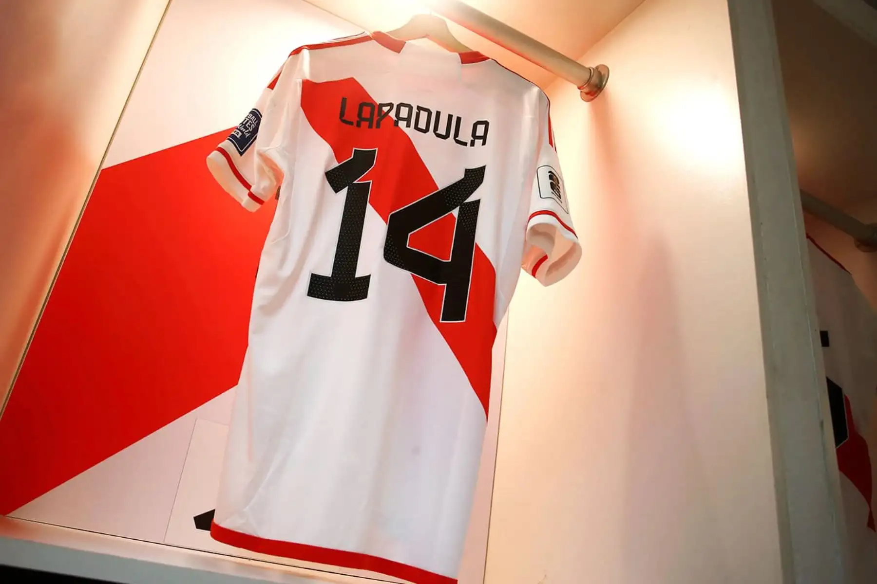 El camerino del Estadio Nacional  espera por la Selección Peruana que esta noche recibirá a la escuadra Vinotinto en un encuentro  decisivo por la fecha 6  del proceso clasificatorio para el Mundial 2026.
Foto: FPF