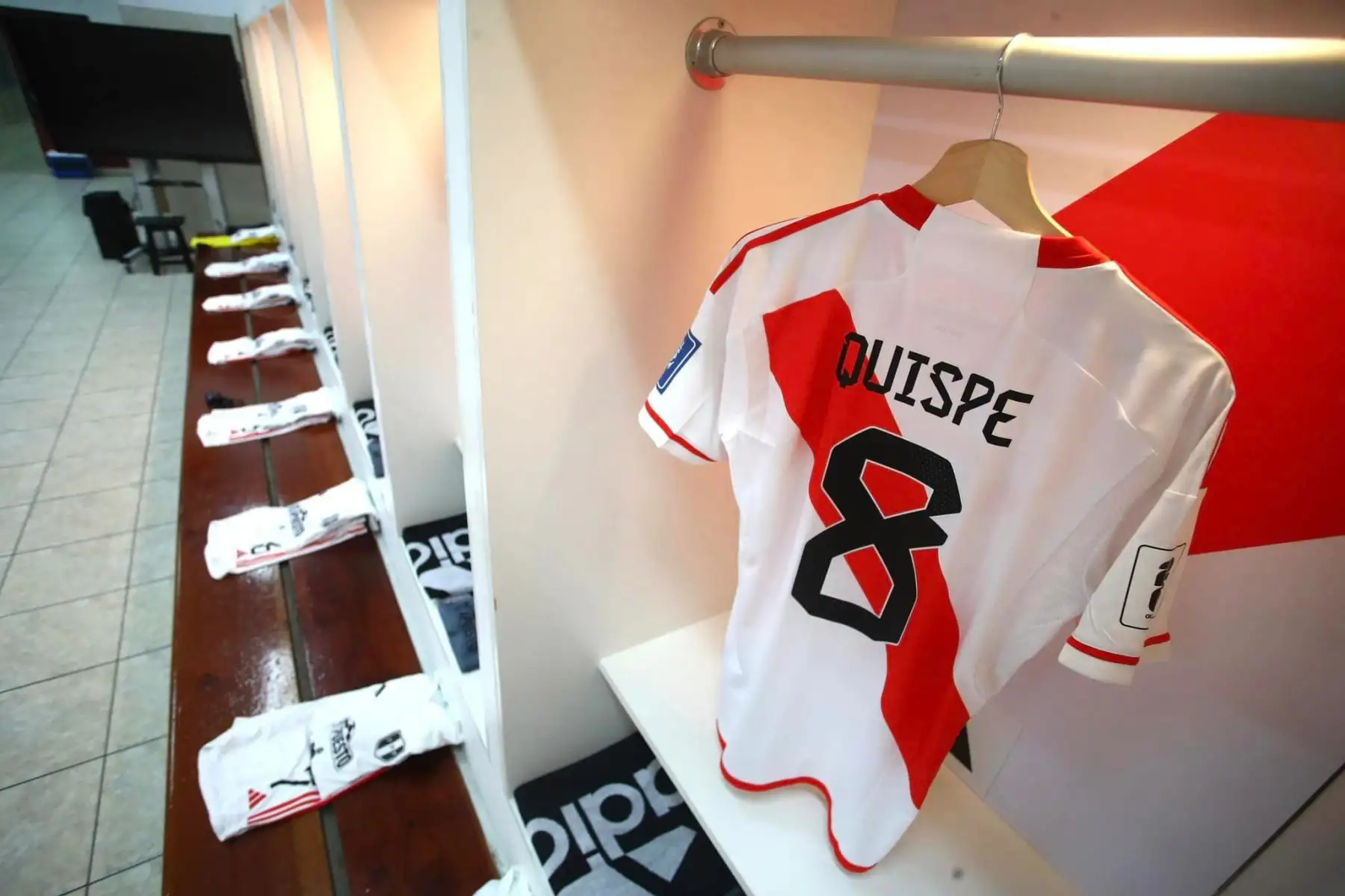El camerino del Estadio Nacional  espera por la Selección Peruana que esta noche recibirá a la escuadra Vinotinto en un encuentro  decisivo por la fecha 6  del proceso clasificatorio para el Mundial 2026.
Foto: FPF