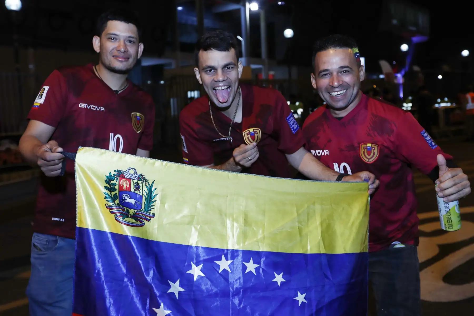 Hinchas alientan a la selección venezolana previo el partido ante la selección peruana por las Eliminatorias al Mundial 2026.
Foto: ANDINA/Daniel Bracamonte