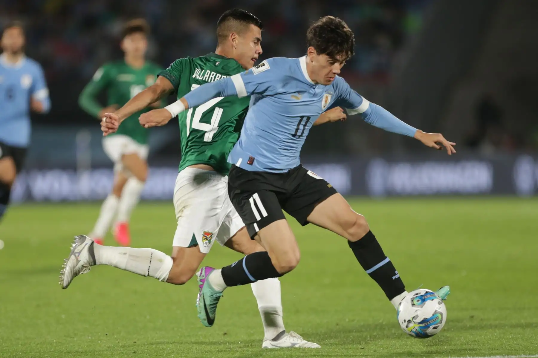 Facundo Pellistri de Uruguay disputa el balón con Moisés Villarroel de Bolivia , en un partido de las Eliminatorias Sudamericanas para la Copa Mundo de Fútbol de 2026 entre Uruguay y Bolivia en el estadio Centenario.
Foto: EFE