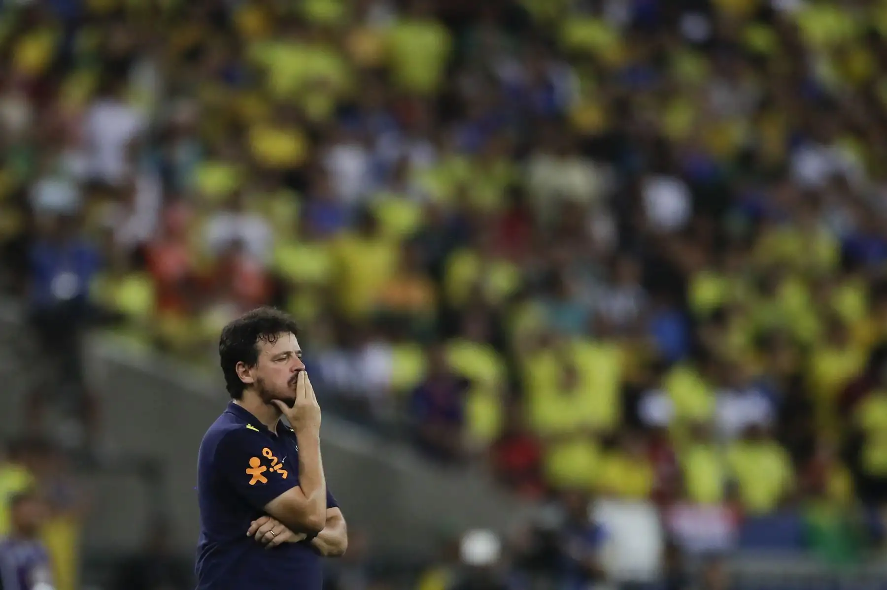 Fernando Diniz entrenador de Brasil reacciona hoy, en un partido de las eliminatorias para la Copa Mundo de Fútbol de 2026 entre Brasil y Argentina en el estadio Maracaná en Río de Janeiro (Brasil).
Foto: AFP