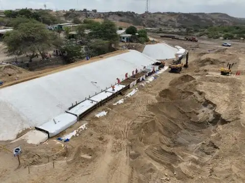 Un 55 % de avance registran los trabajos de construcción de diques en la quebrada Corrales. La infraestructura evitará posibles desbordes que afecten a más de 24,000 pobladores tumbesinos. ANDINA/Difusión