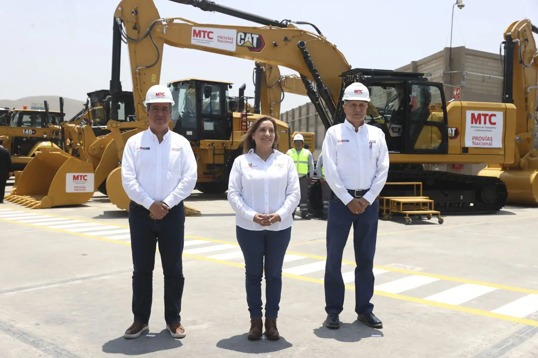 Presidenta Dina Boluarte participa en la presentación de maquinarias pesadas para la atención de las emergencias viales a nivel nacional. Foto: ANDINA/ Prensa Presidencia