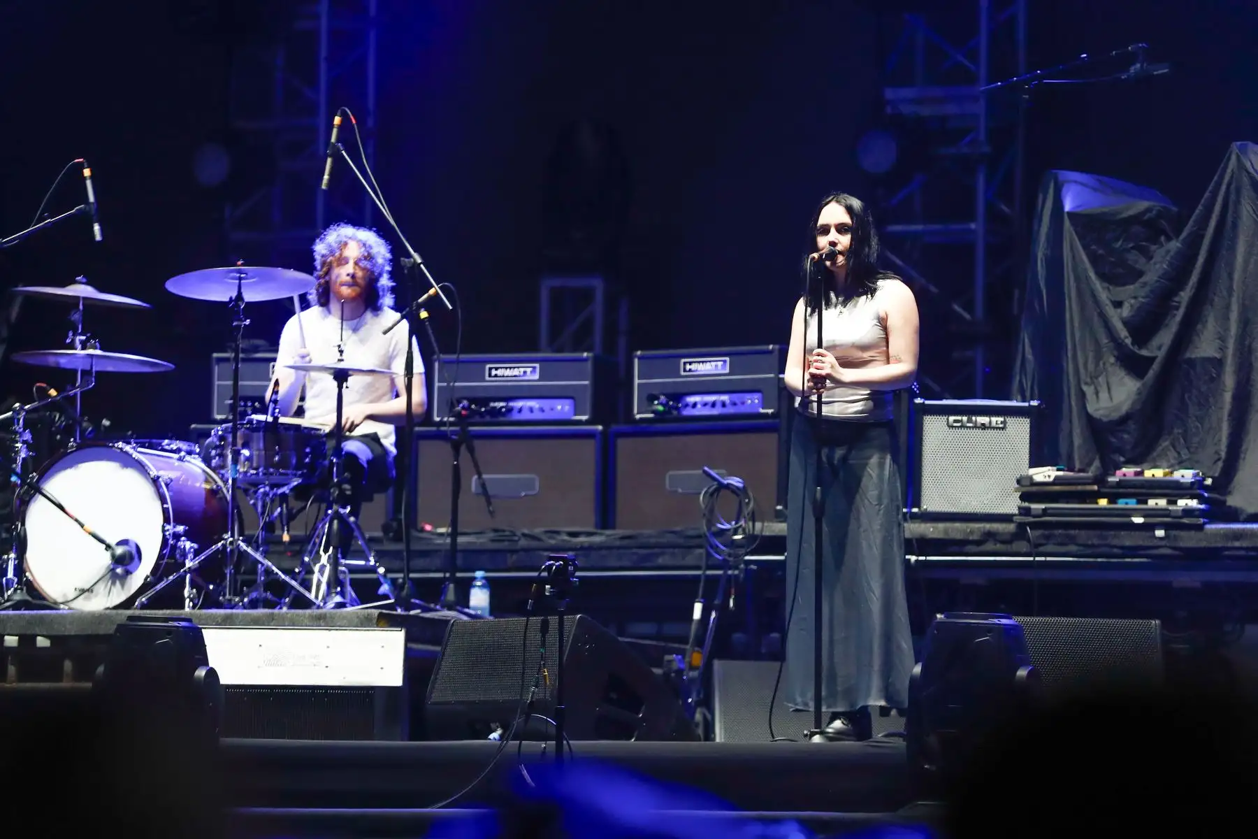 La banda de rock experimental irlandesa Just Mustard se encargó de telonear a The Cure, que volvió al Perú para tocar en el estadio de la Universidad San Marcos después de 10 años de su primera presentación en nuestro país.
Foto: ANDINA/Daniel Bracamonte