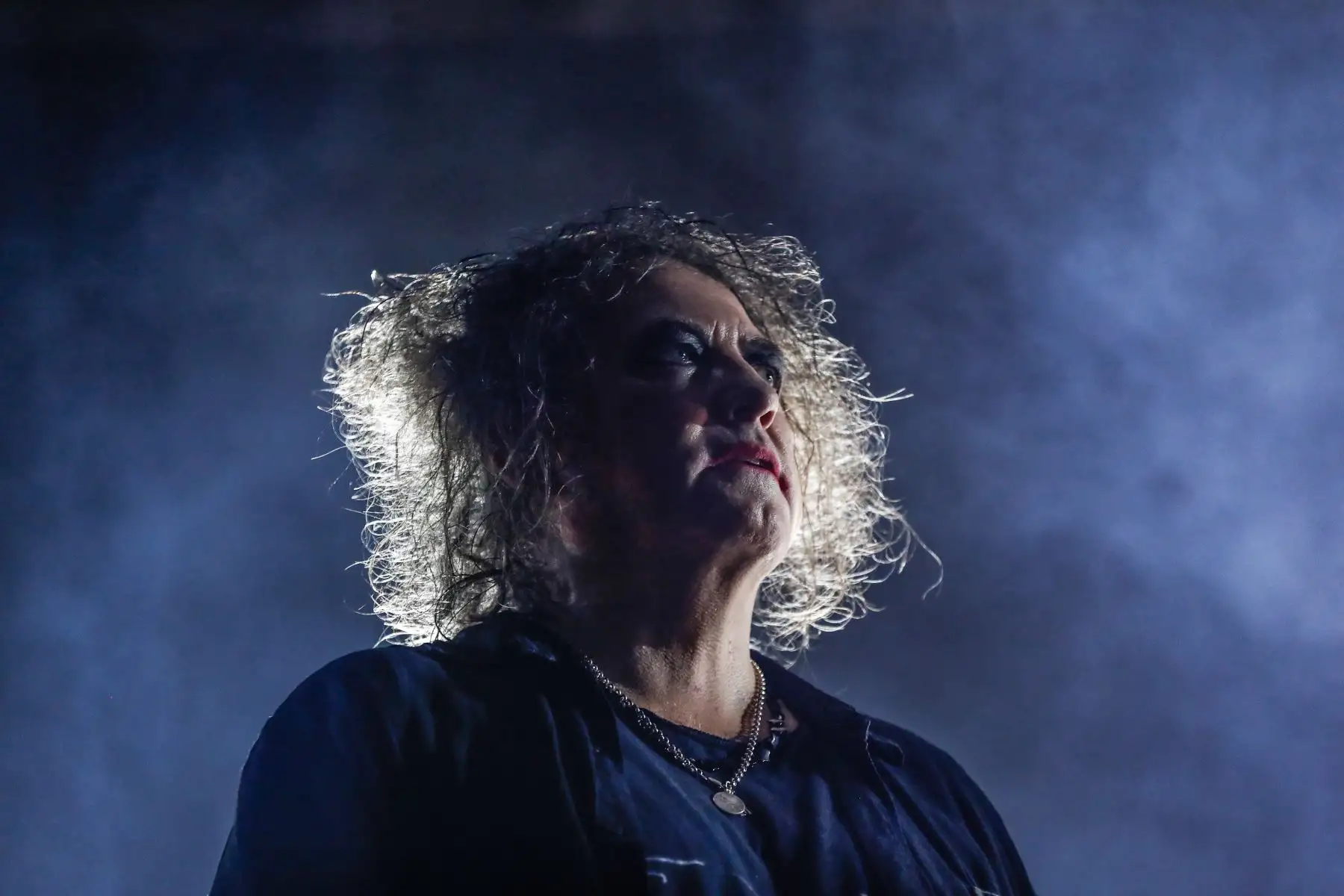 La famosa banda británica de rock The Cure, liderada por Robert Smith, está de vuelta en nuestro país para ofrecer un concierto inolvidable para todos sus fans y amantes de este género musical, haciendo vibrar desde el estadio San Marcos al público peruano con sus éxitos como  