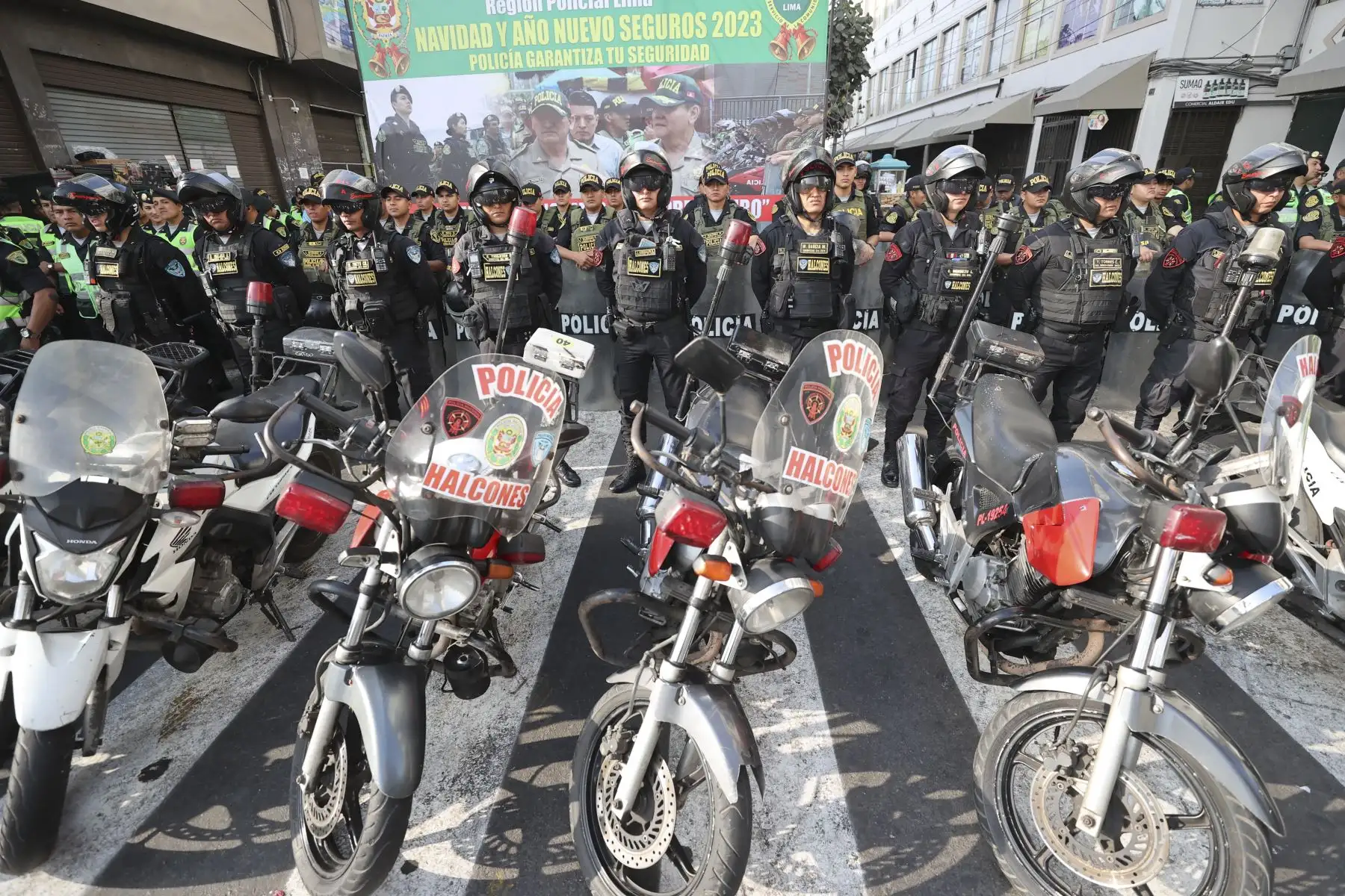 El Comandante General de la Policía Nacional del Perú, Jorge Luis Angulo Tejada, informó sobre la recuperación de espacios públicos y los servicios policiales con unidades especializadas contempladas en "El Plan Navidad y Año Nuevo Seguros 2023”

Foto: ANDINA/Juan Carlos Guzmán Negrini