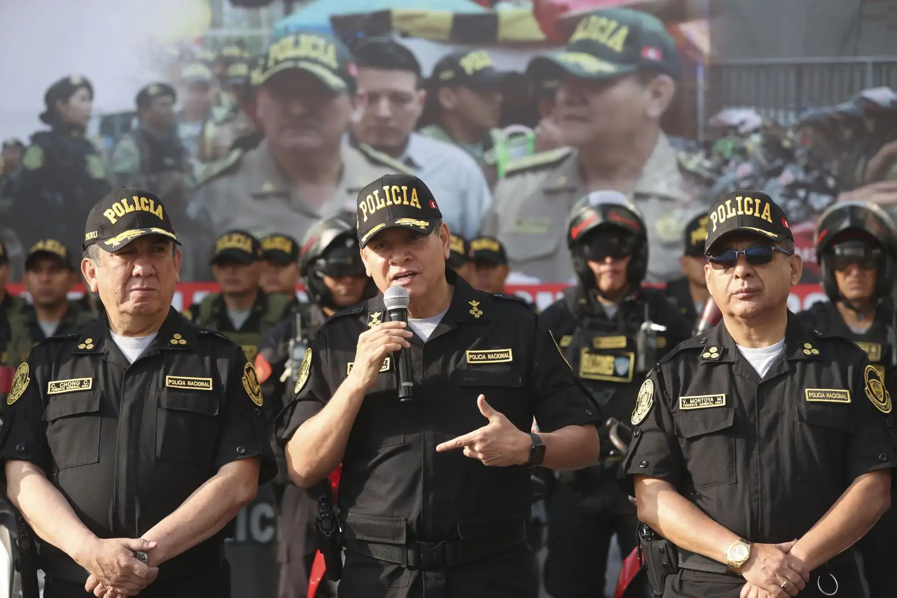 El Comandante General de la Policía Nacional del Perú, Jorge Luis Angulo Tejada, informó sobre la recuperación de espacios públicos y los servicios policiales con unidades especializadas contempladas en "El Plan Navidad y Año Nuevo Seguros 2023”

Foto: ANDINA/Juan Carlos Guzmán Negrini