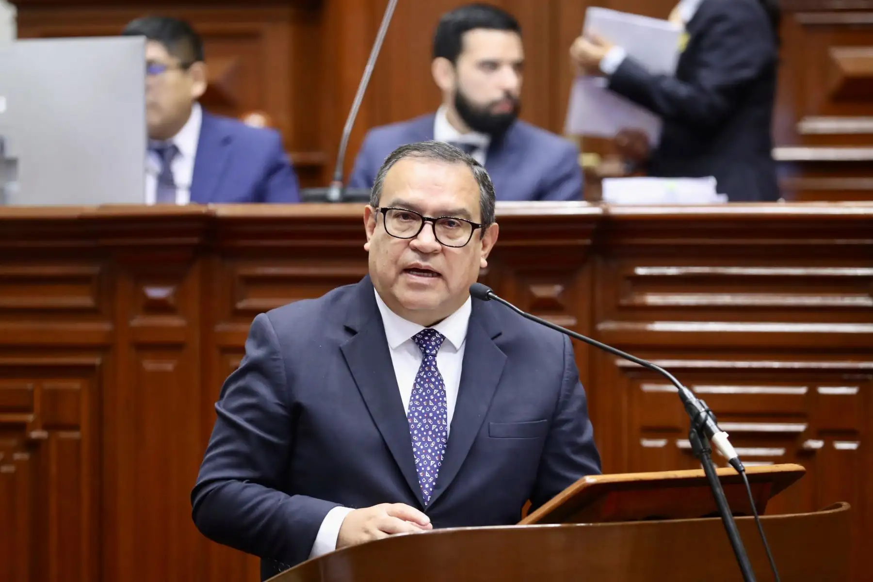 El jefe del Gabinete, Alberto Otárola, sustenta ante el Pleno del Congreso la Ley del Presupuesto Público para el Año Fiscal 2024. Foto: ANDINA/Congreso