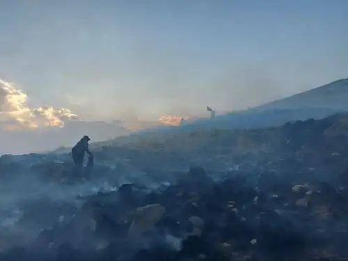 Las comunidades de Aurincota y Yorohoco, ubicadas en la provincia puneña de Chucuito, son las más afectadas por el voraz incendio forestal que ha arrasdo con pastizales y cobertura natural. ANDINA/Difusión