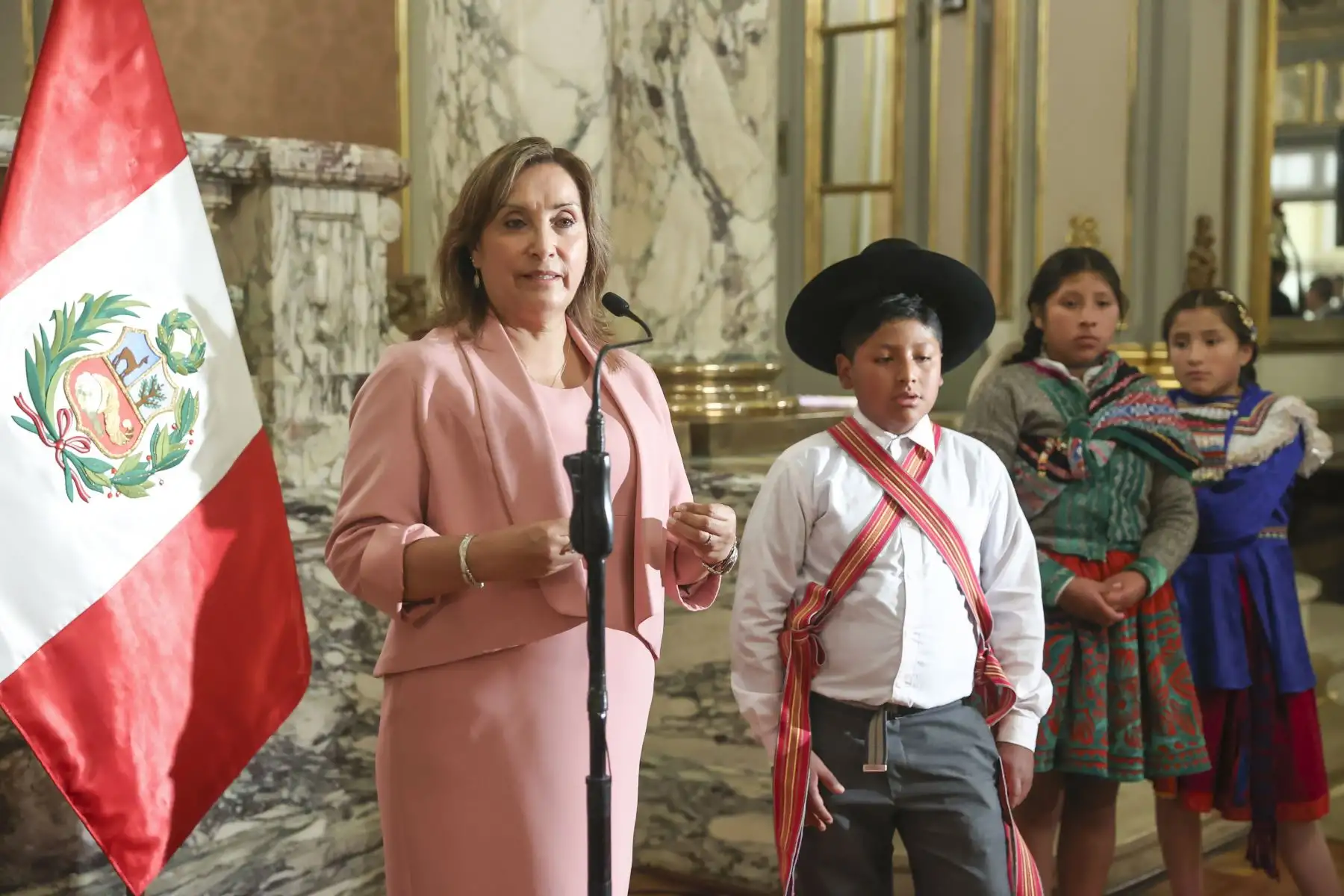 Presidenta Dina Boluarte comparte con niños y niñas del programa Tinkuy en Palacio de Gobierno. Foto: ANDINA/ Prensa Presidencia