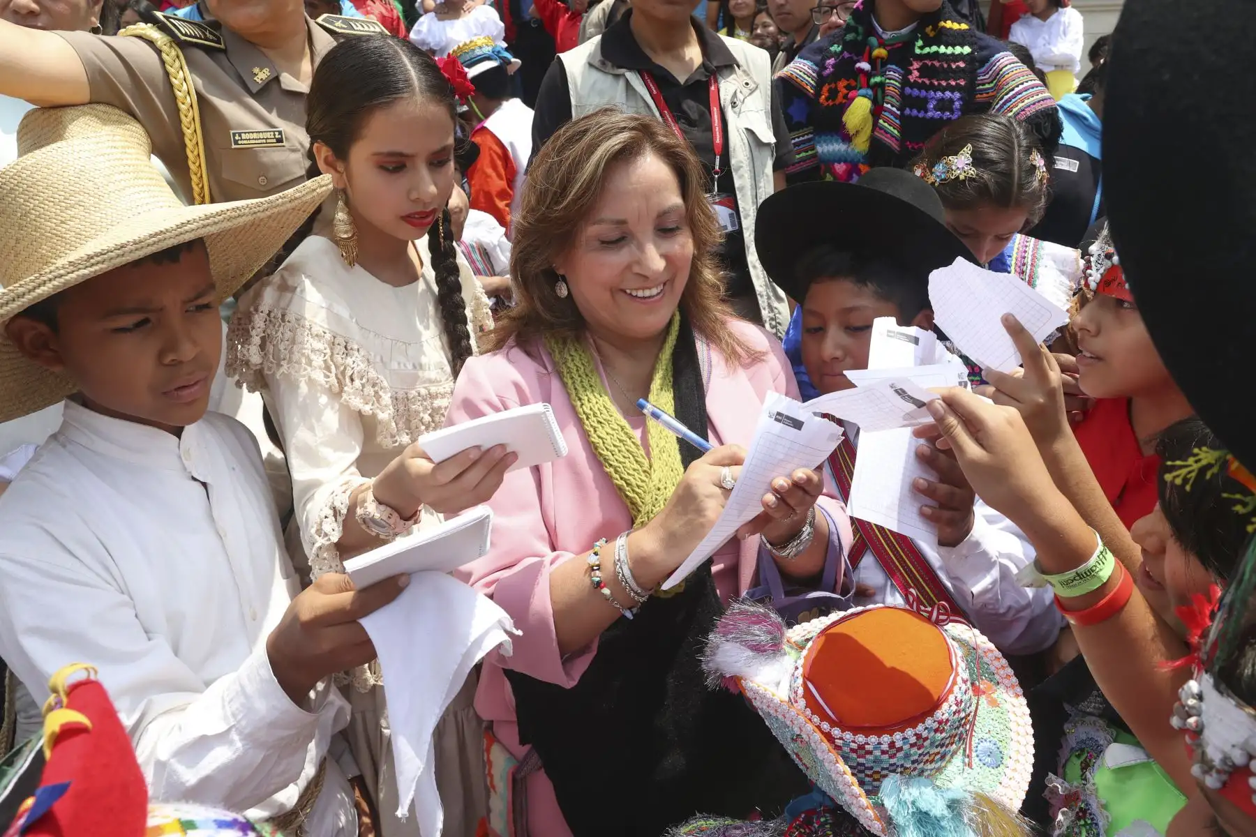 Presidenta Dina Boluarte comparte con niños y niñas del programa Tinkuy en Palacio de Gobierno. Foto: ANDINA/ Prensa Presidencia