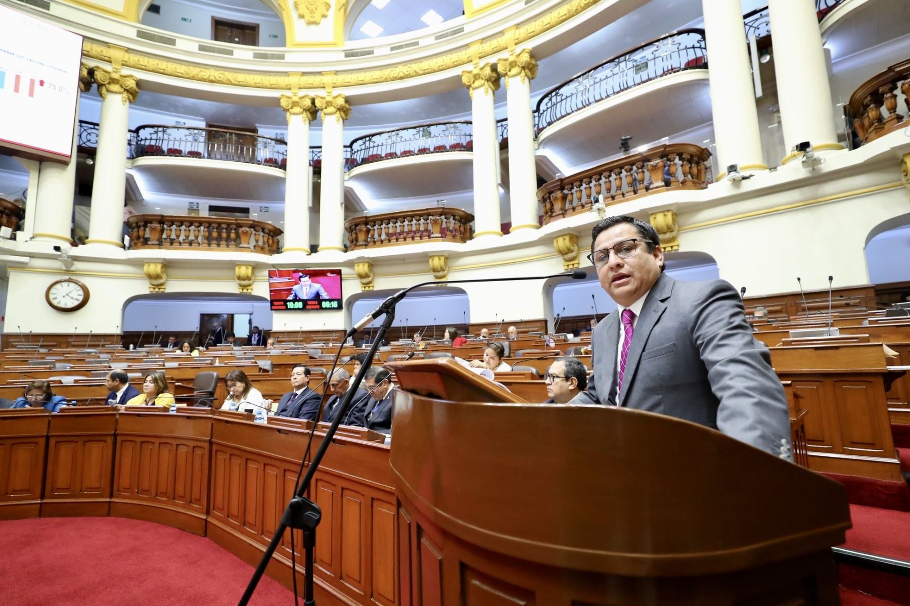 El ministro de Salud, César Vásquez, ante el Congreso de la República. Foto: ANDINA/Difusión.