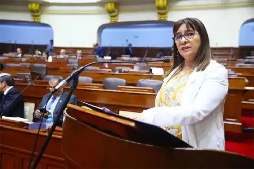 Ministra de Educación, Miriam Ponce, ante el pleno del Congreso de la República. Foto: ANDINA/Difusión.