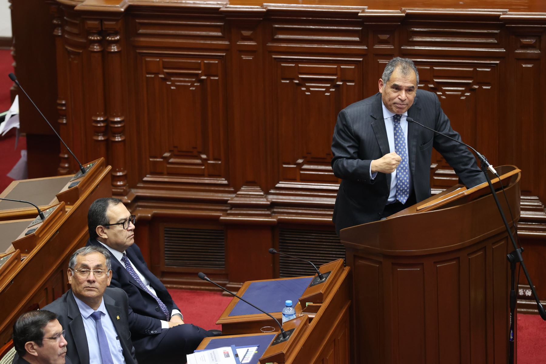 Ministro de Comercio Exterior y Turismo, Juan Carlos Mathews, expone ante el Pleno del Congreso, el presupuesto de su sector para el 2024.ANDINA/Difusión