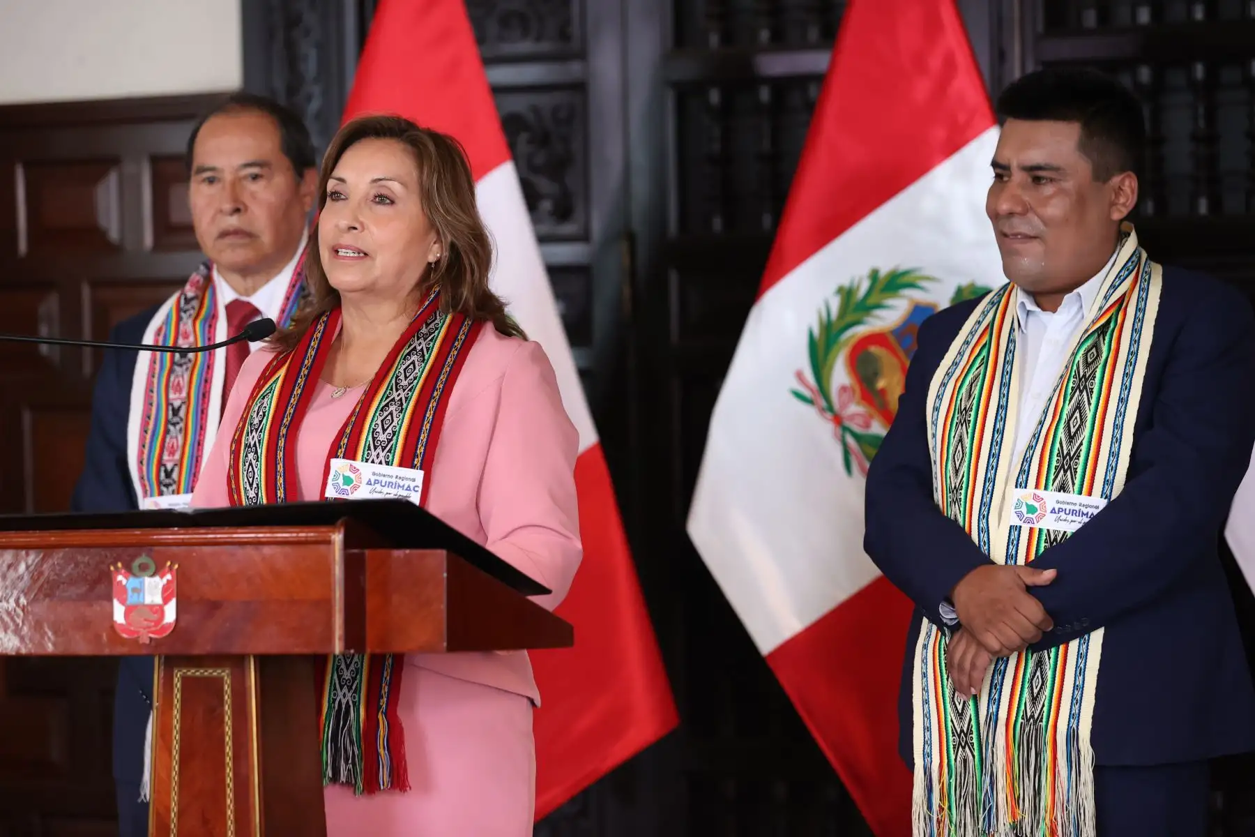 La presidenta Dina Boluarte participó en la ceremonia de suscripción del convenio de cooperación entre el Gobierno Regional de Apurímac y el ministerio de Energía y Minas  y destacó que, en el marco del plan Con Punche Perú, se han construido más de 800 kilómetros de nuevas redes de gas natural en seis meses de trabajo y que hasta ahora se han suscrito convenios con Cusco, Ayacucho, Junín, Huancavelica y Apurímac.
Foto: ANDINA/Presidencia Perú