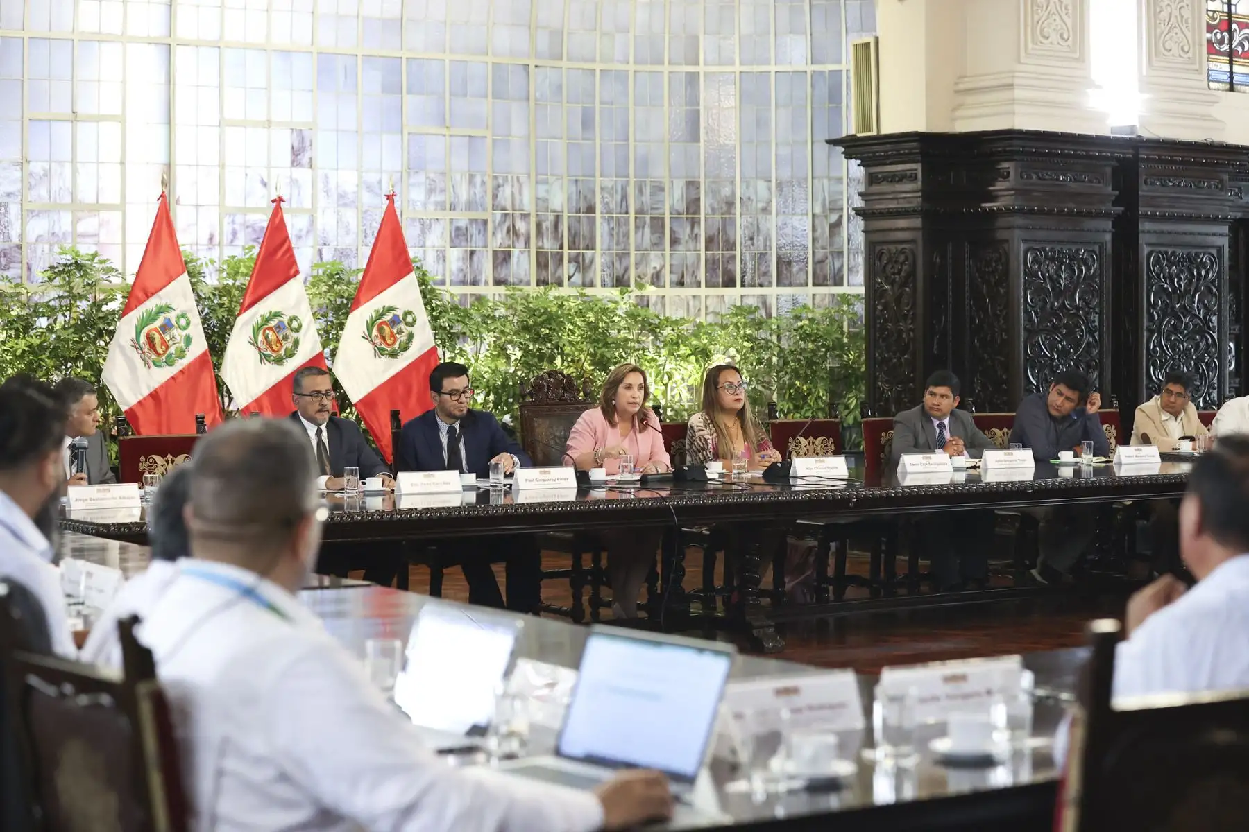 La presidenta Dina Boluarte sostuvo una reunión con más de 25 alcaldesas y alcaldes distritales y provinciales de la región de Áncash, para tratar sobre los proyectos de inversión pública de agua y saneamiento, transportes, agricultura y salud, así como las medidas para enfrentar el fenómeno El Niño.
Foto: ANDINA/Presidencia Perú