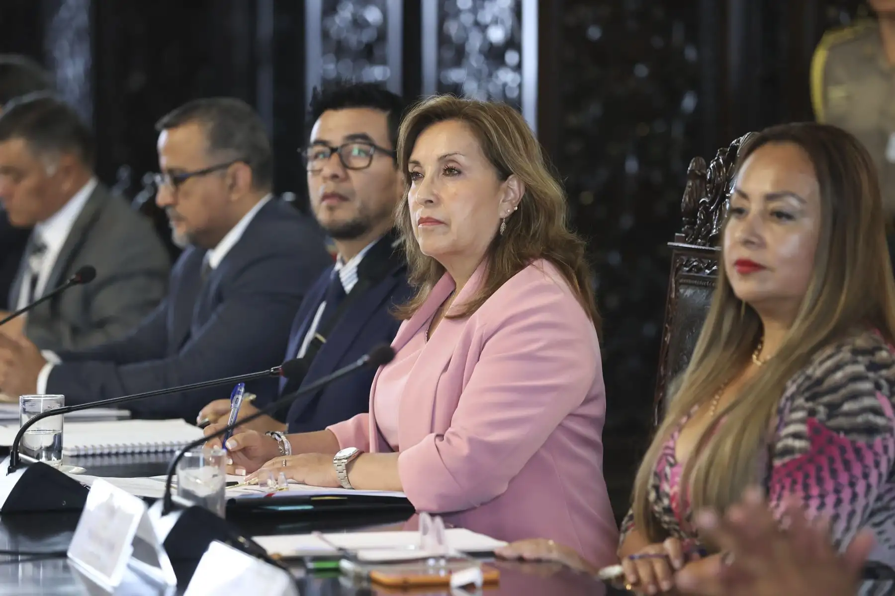 La presidenta Dina Boluarte sostuvo una reunión con más de 25 alcaldesas y alcaldes distritales y provinciales de la región de Áncash, para tratar sobre los proyectos de inversión pública de agua y saneamiento, transportes, agricultura y salud, así como las medidas para enfrentar el fenómeno El Niño.
Foto: ANDINA/Presidencia Perú