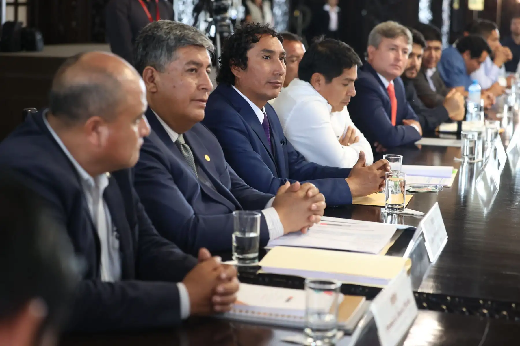 La presidenta Dina Boluarte sostuvo una reunión con más de 25 alcaldesas y alcaldes distritales y provinciales de la región de Áncash, para tratar sobre los proyectos de inversión pública de agua y saneamiento, transportes, agricultura y salud, así como las medidas para enfrentar el fenómeno El Niño.
Foto: ANDINA/Presidencia Perú