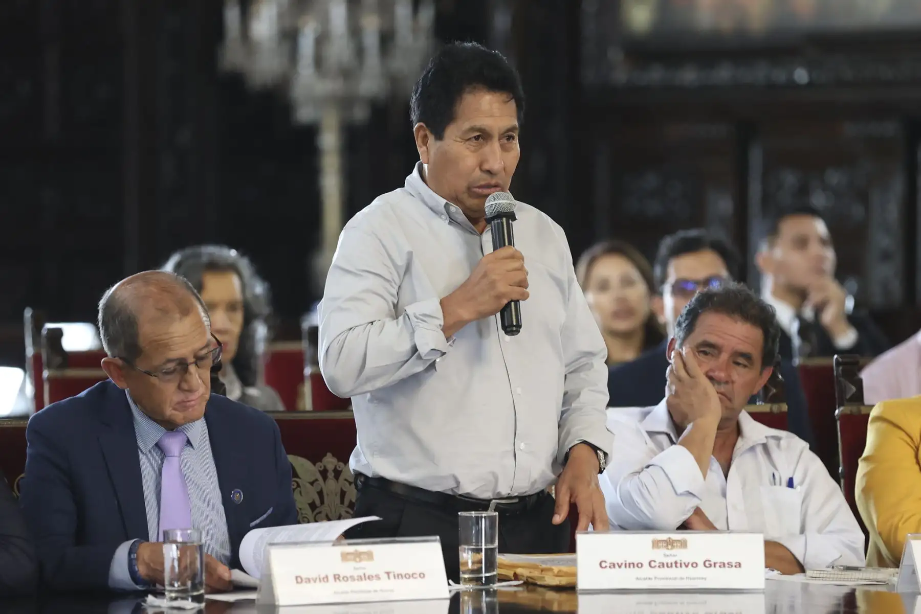 La presidenta Dina Boluarte sostuvo una reunión con más de 25 alcaldesas y alcaldes distritales y provinciales de la región de Áncash, para tratar sobre los proyectos de inversión pública de agua y saneamiento, transportes, agricultura y salud, así como las medidas para enfrentar el fenómeno El Niño.
Foto: ANDINA/Presidencia Perú