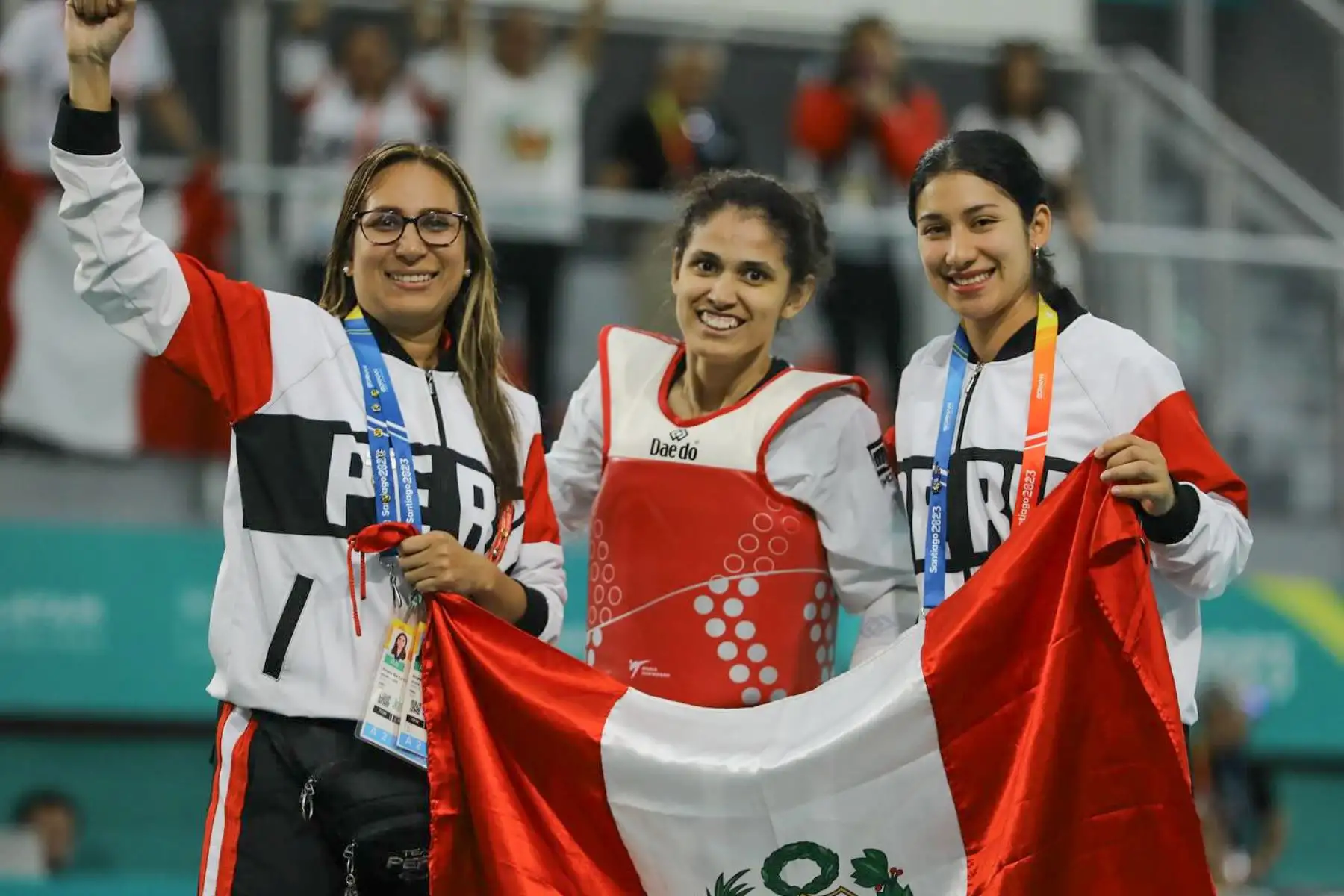 Angélica Espinoza deportista peruana festeja al vencer a Claudia Romero de México en la final de -47 kg de para taekwondo femenino hoy, en los Juegos Parapanamericanos de Santiago de Chile.
Foto: FDPTKD