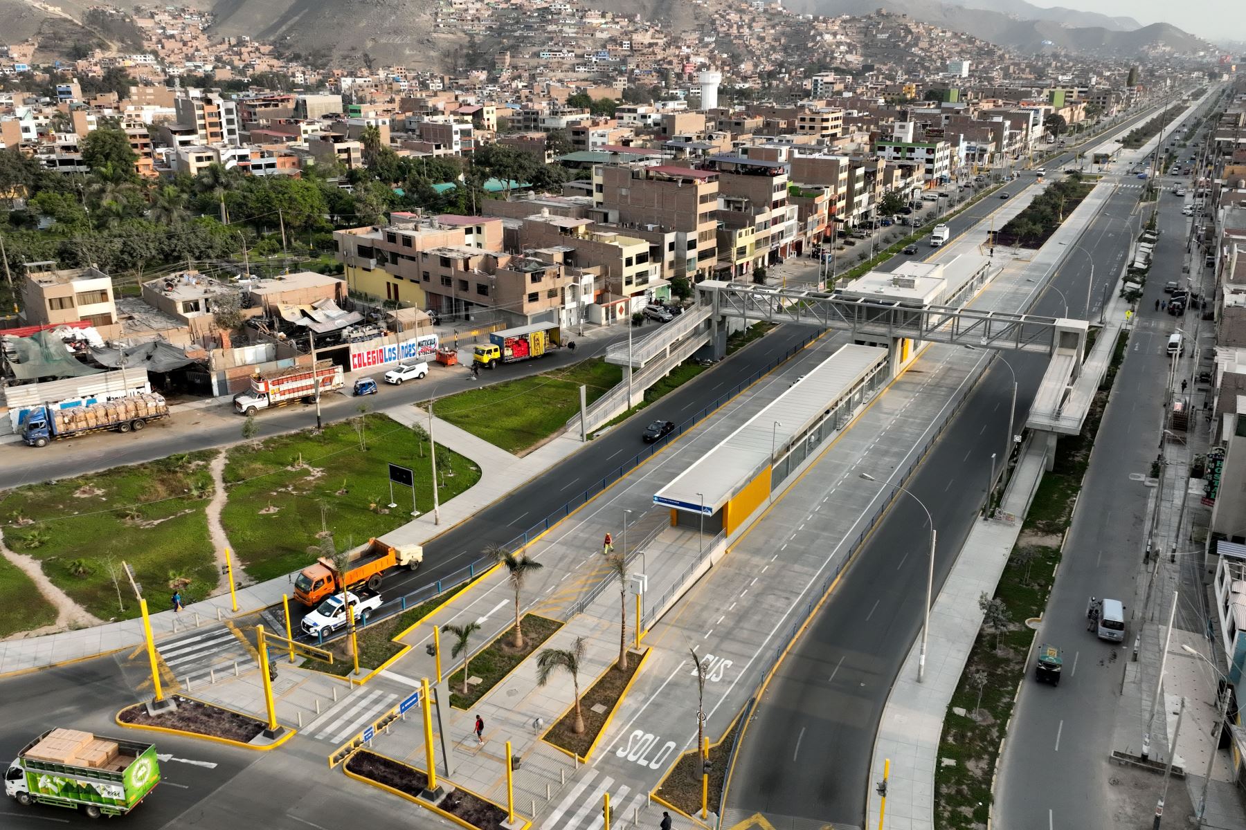 López Aliaga dijo que la operación de 13 nuevas estaciones de la ampliación norte aliviarán la estación Naranjal y beneficiarán a miles de ciudadanos de Lima norte. Foto: ANDINA/Daniel Bracamonte