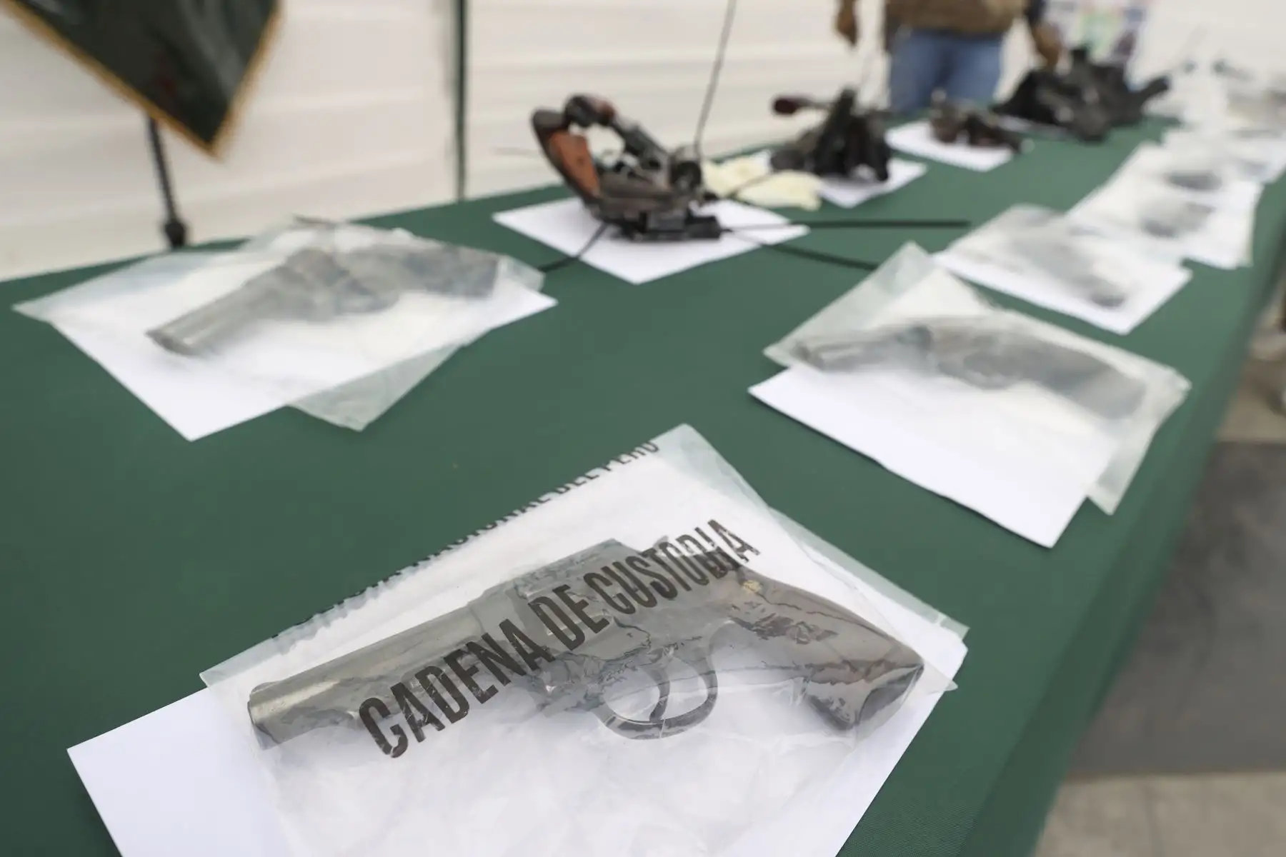 Resultados de los operativos policiales realizados en los últimos 15 días en los distritos declarados en emergencia, donde se mostró gran cantidad de armas y celulares incautados.

Foto: ANDINA/Juan Carlos Guzmán Negrini