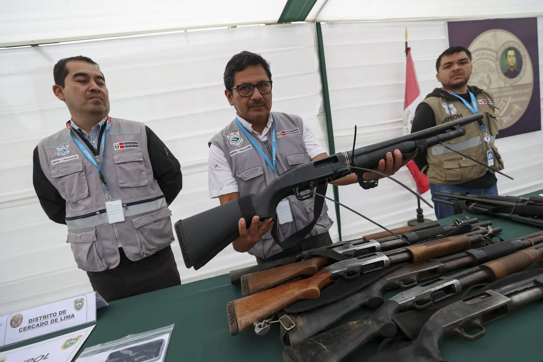 Resultados de los operativos policiales realizados en los últimos 15 días en los distritos declarados en emergencia, donde se mostró gran cantidad de armas y celulares incautados.

Foto: ANDINA/Juan Carlos Guzmán Negrini