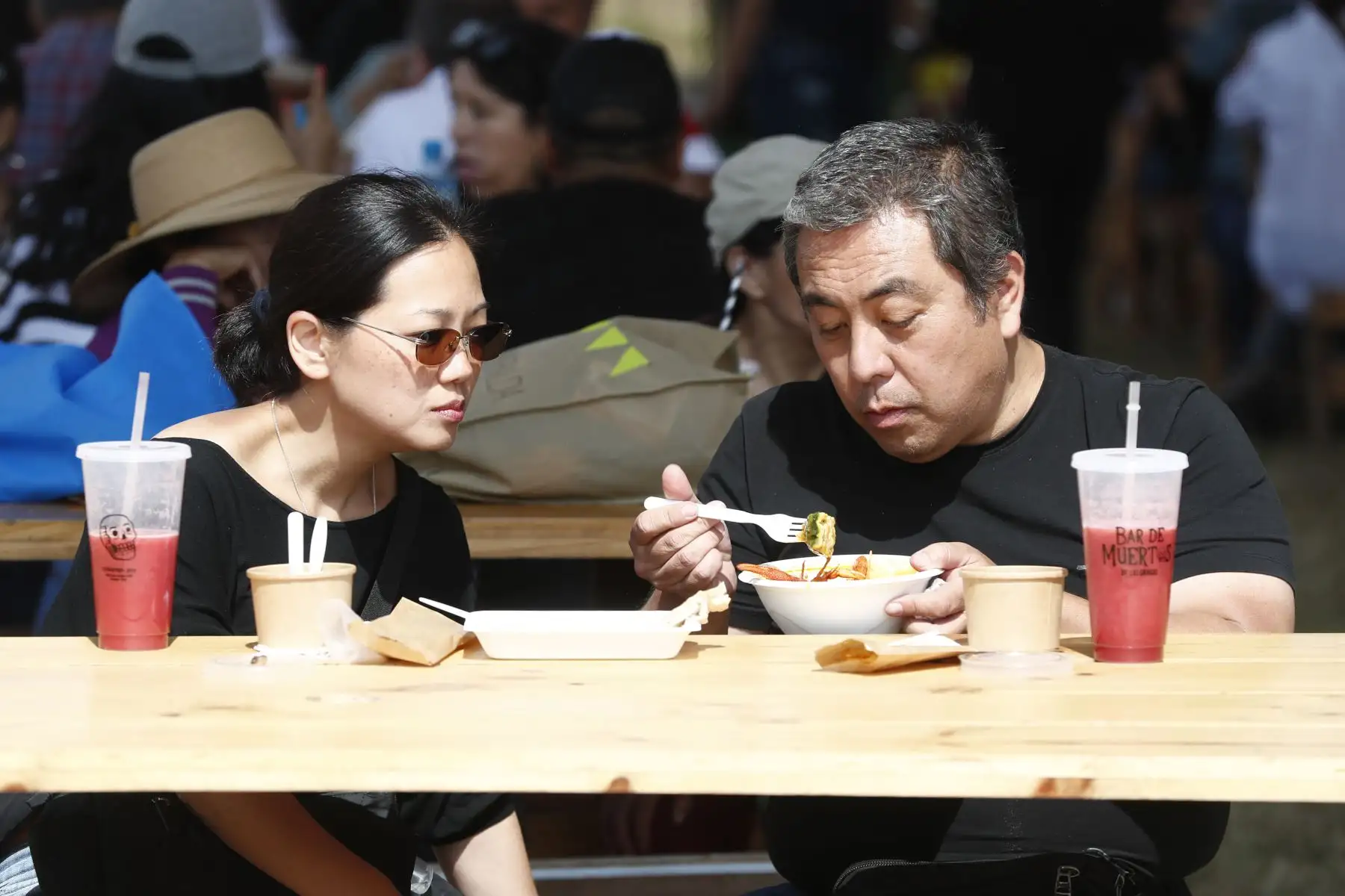 Cientos de personas de todas las edades asistieron al primer día de la feria gastronómica Perú Mucho Gusto Lima 2023, que va del 24 al 26 de noviembre en el Jockey Club del Perú en Surco. Foto: ANDINA/Daniel Bracamonte