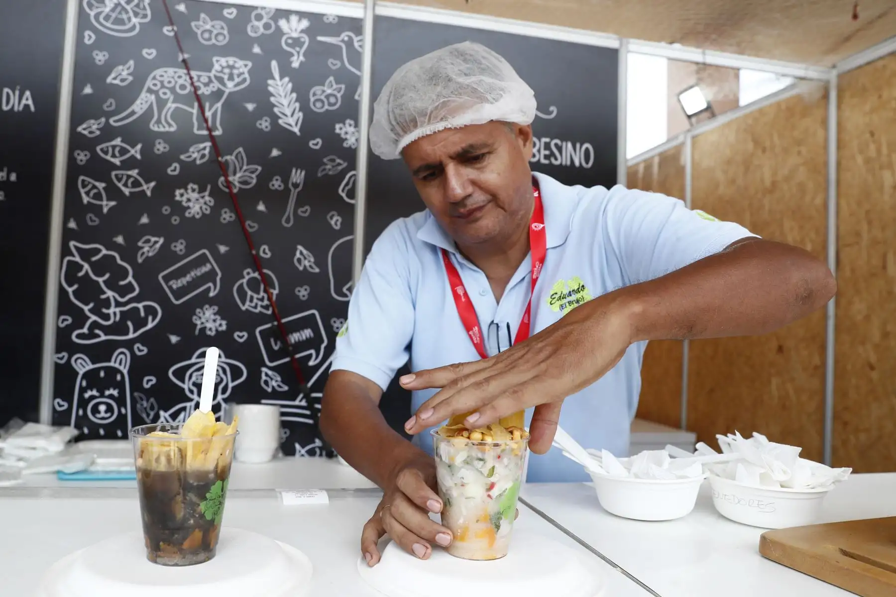La cebichería Eduardo "El Brujo" de Tumbes es una de los 82 expositores que se hizo presente en la feria gastronómica Perú Mucho Gusto Lima 2023. Foto: ANDINA/Daniel Bracamonte