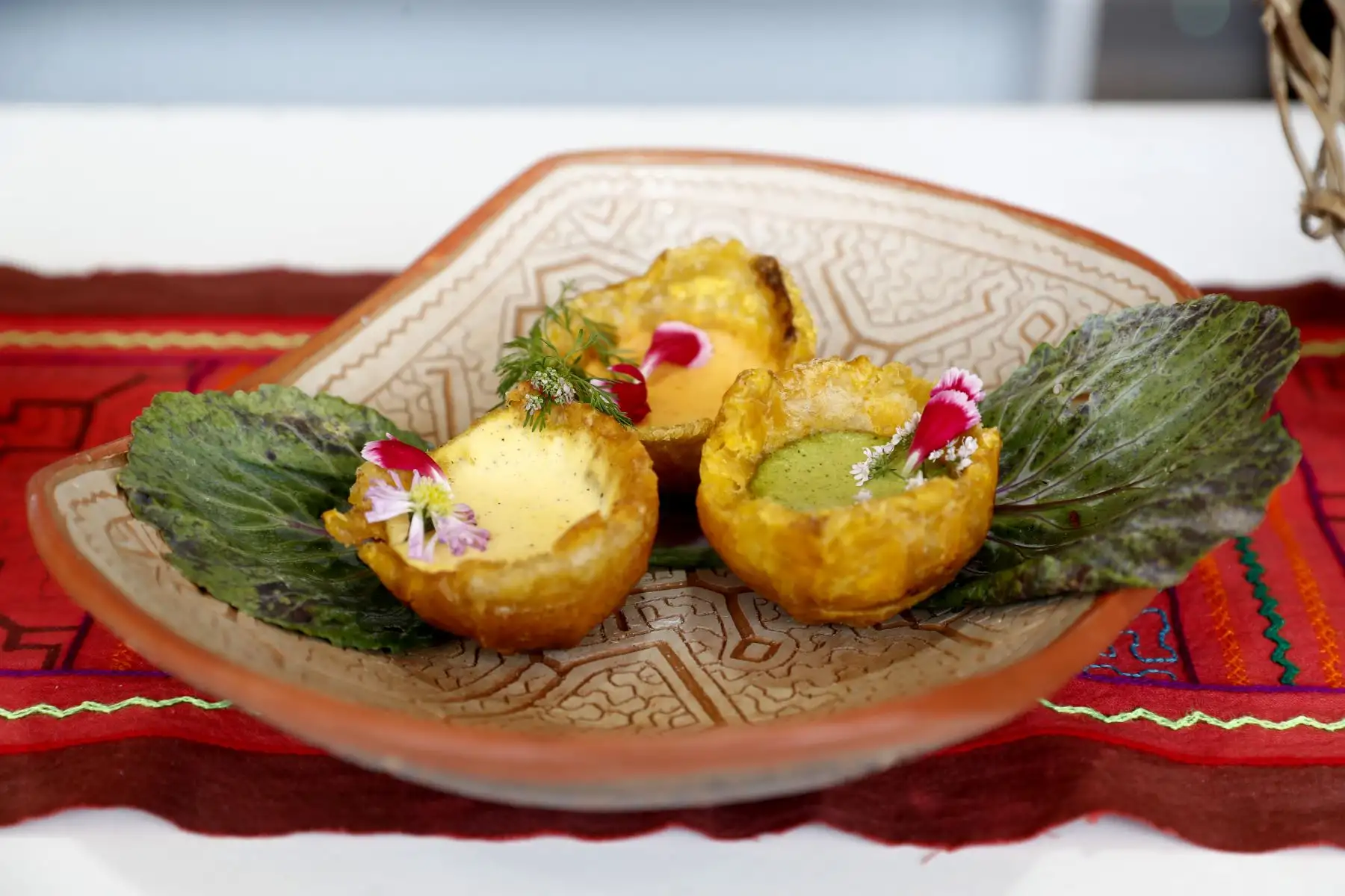 La Feria Gastronómica Perú Mucho Gusto Lima 2023 cuenta en esta edición con la participación de 82 expositores que traen a la capital los platos de comida, postres, cocteles y productos más emblemáticos de todas las regiones del Perú. Foto: ANDINA/Daniel Bracamonte
