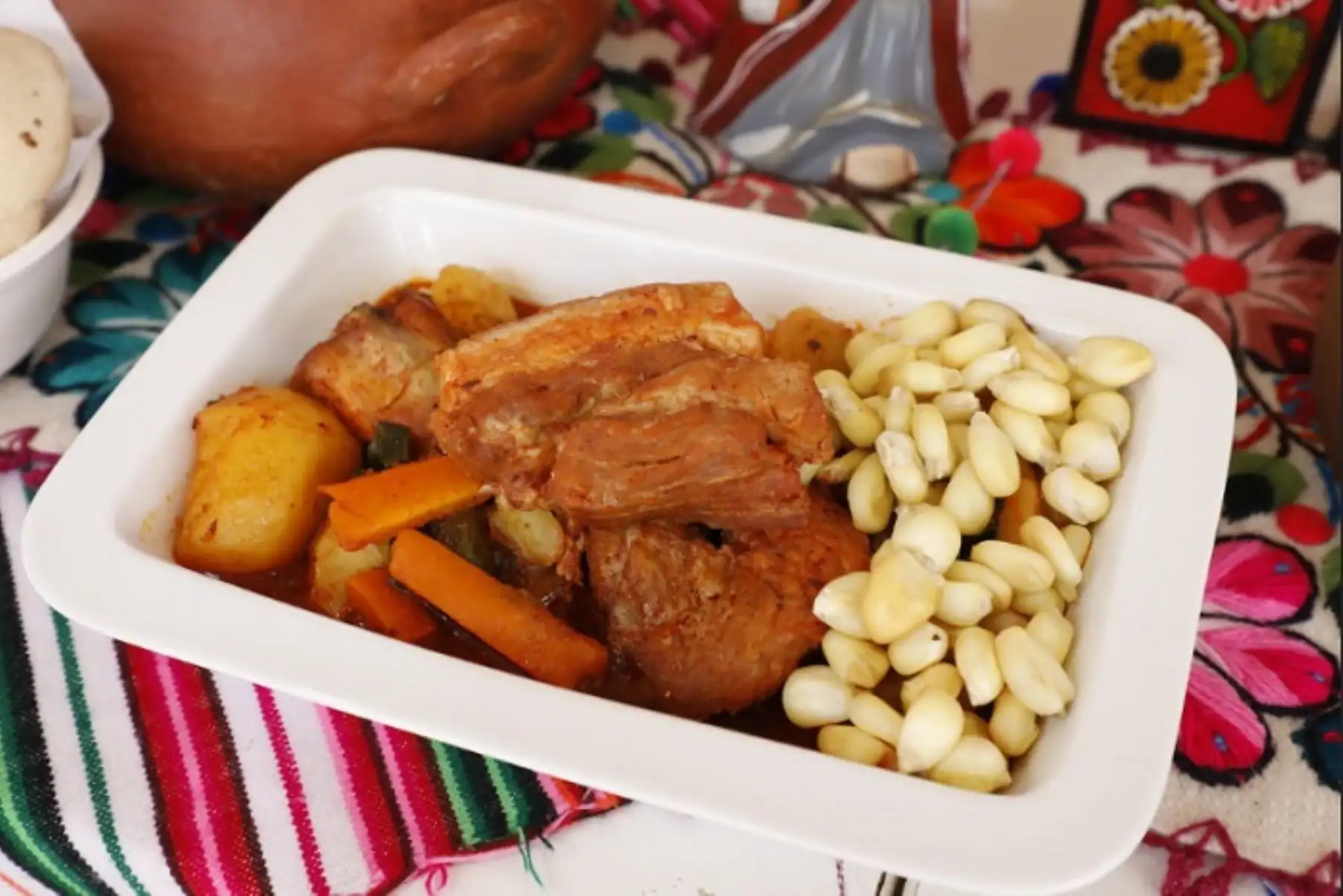“La herencia culinaria de nuestras cocinas reposa en las manos creativas de las mujeres y en su pasión por transmitir sus conocimientos", sjubayó el titular del Mincetur, Juan Carlos Mathews.