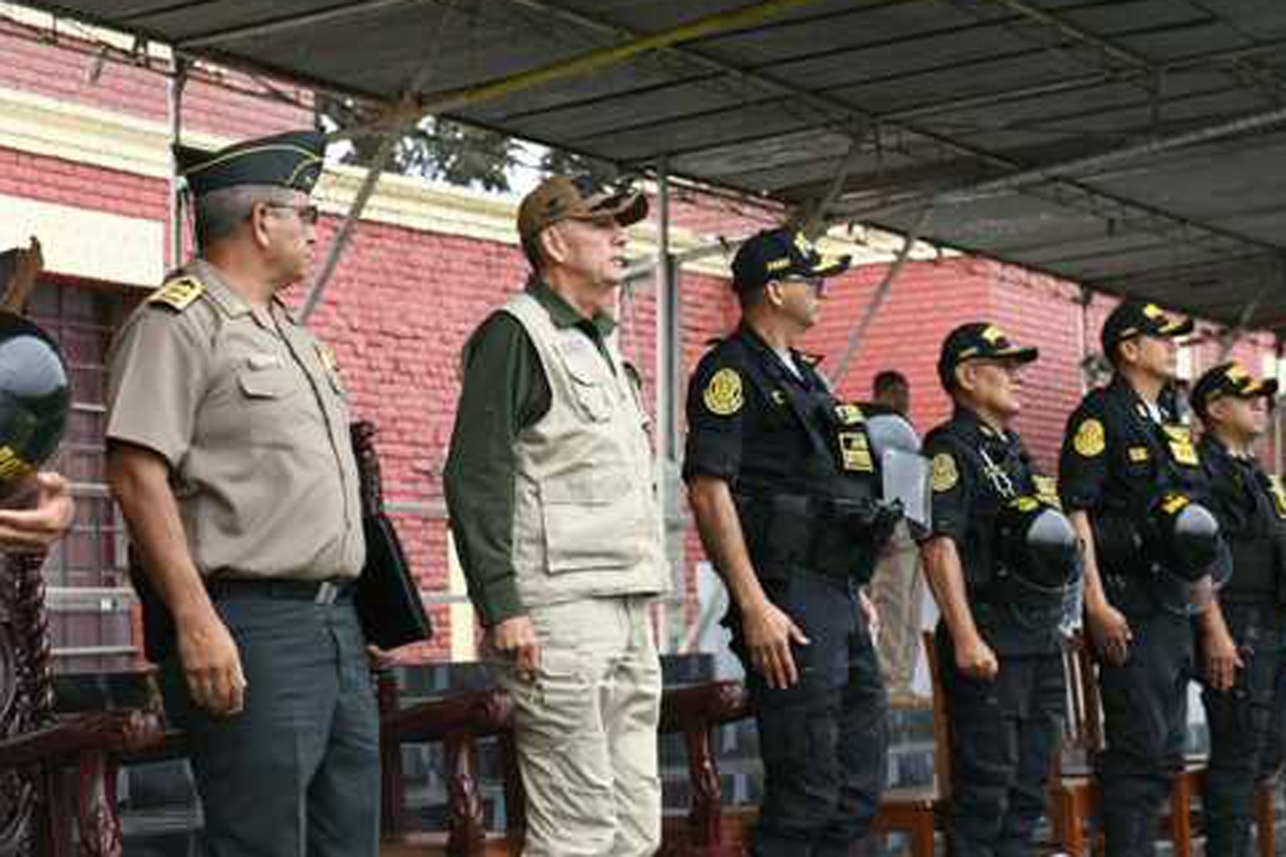 Ministro del Interior, Víctor Torres Falcón supervisó preparación de personal de la Unidad de Servicios Especiales (USE) para el control del orden público.
Foto: Mininter